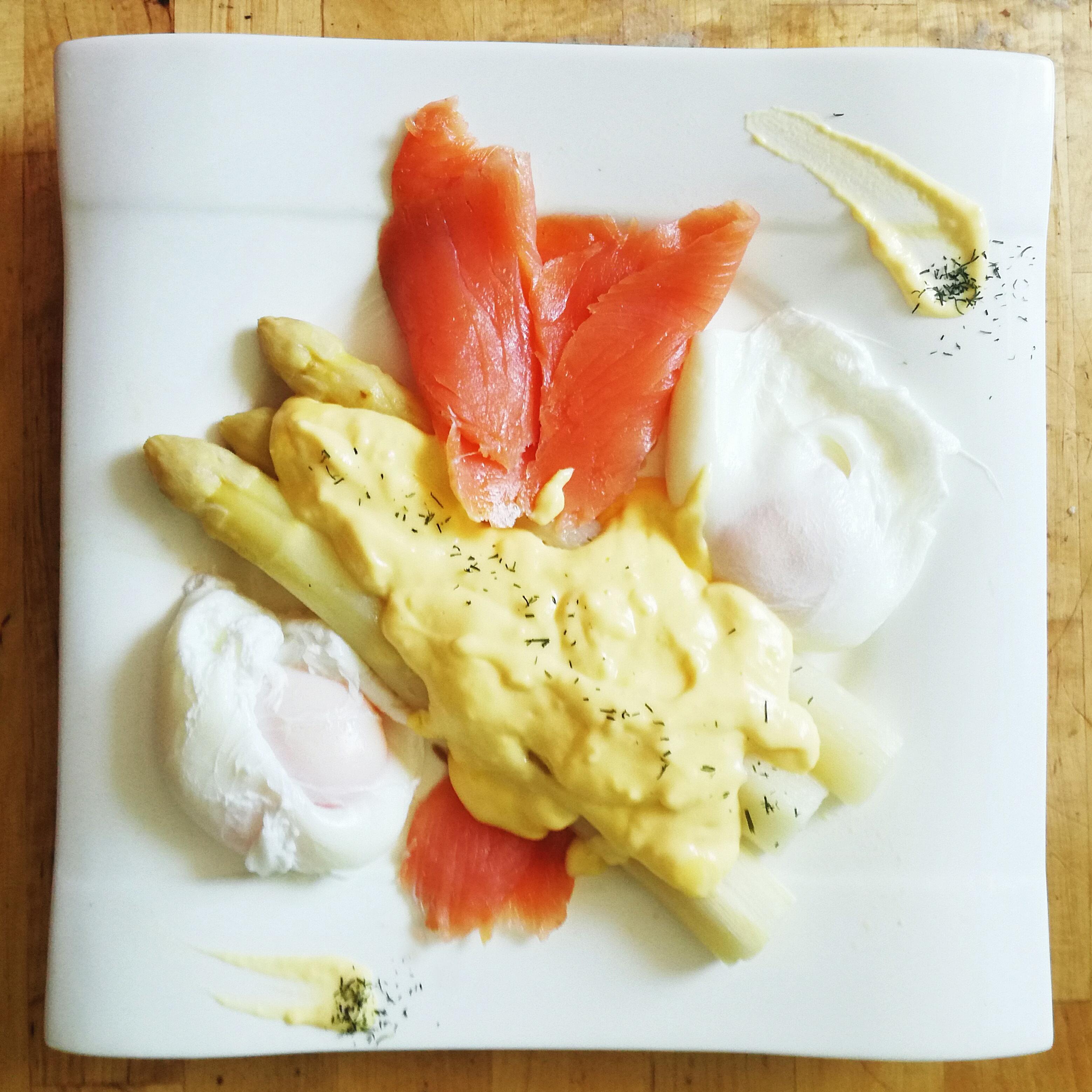 [Homemade] Smoked salmon with white Asparagus, hollandaise sauce, and