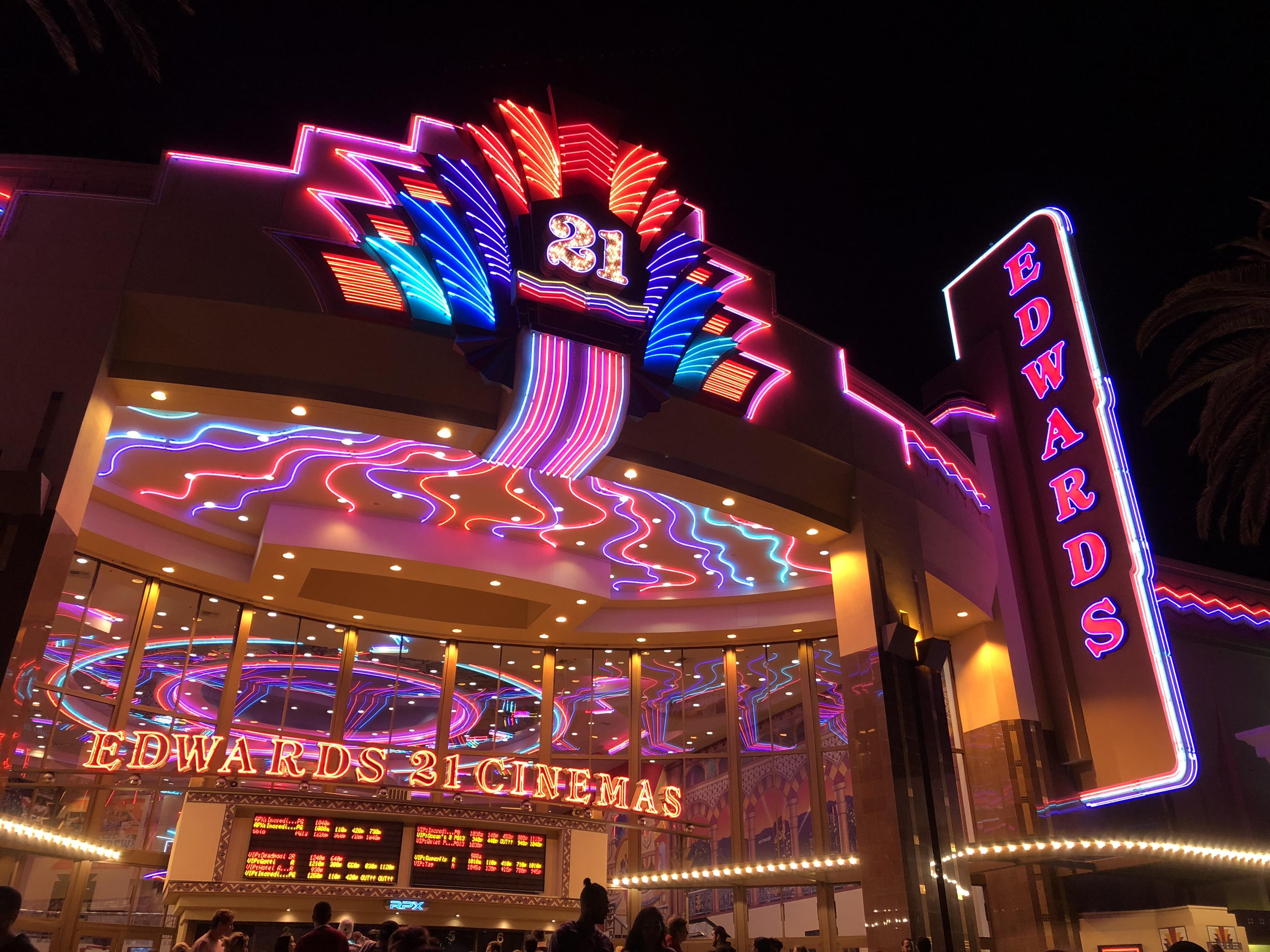 Awesome movie theater at Irvine Spectrum r/VaporwaveAesthetics