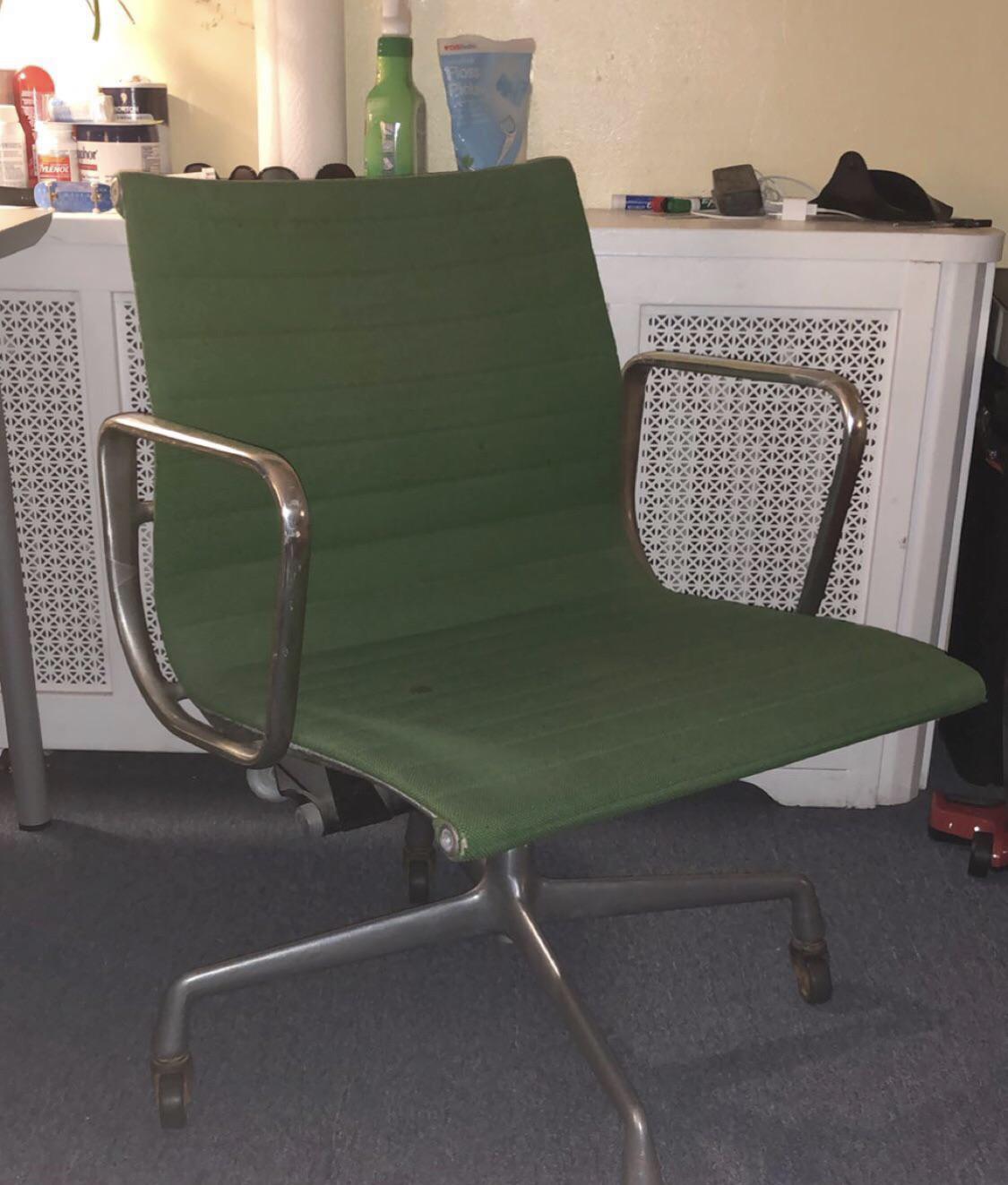 Got this 70’s Herman Miller aluminum desk chair for 40! r/Mid_Century