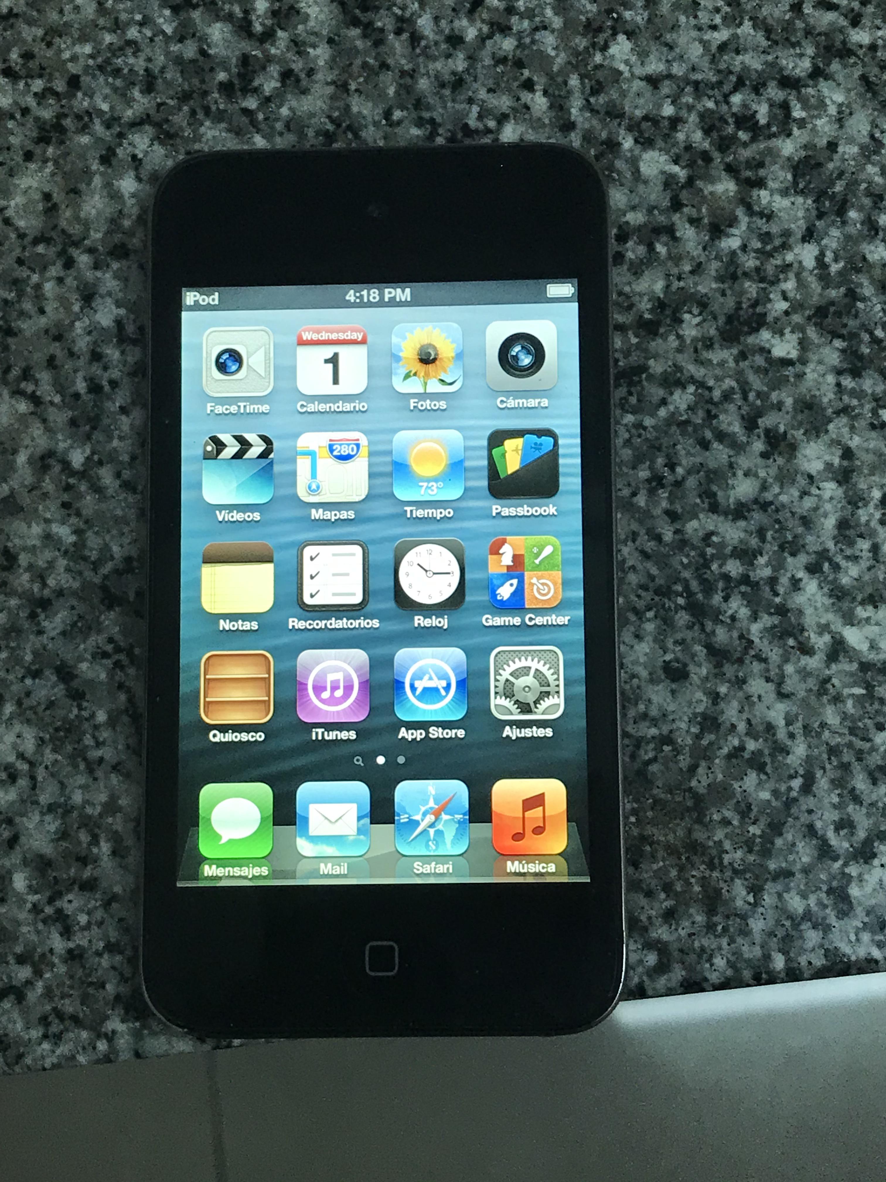 My dad's 4th Generation iPod Touch with everybodies favorite, iOS 6 r/ios