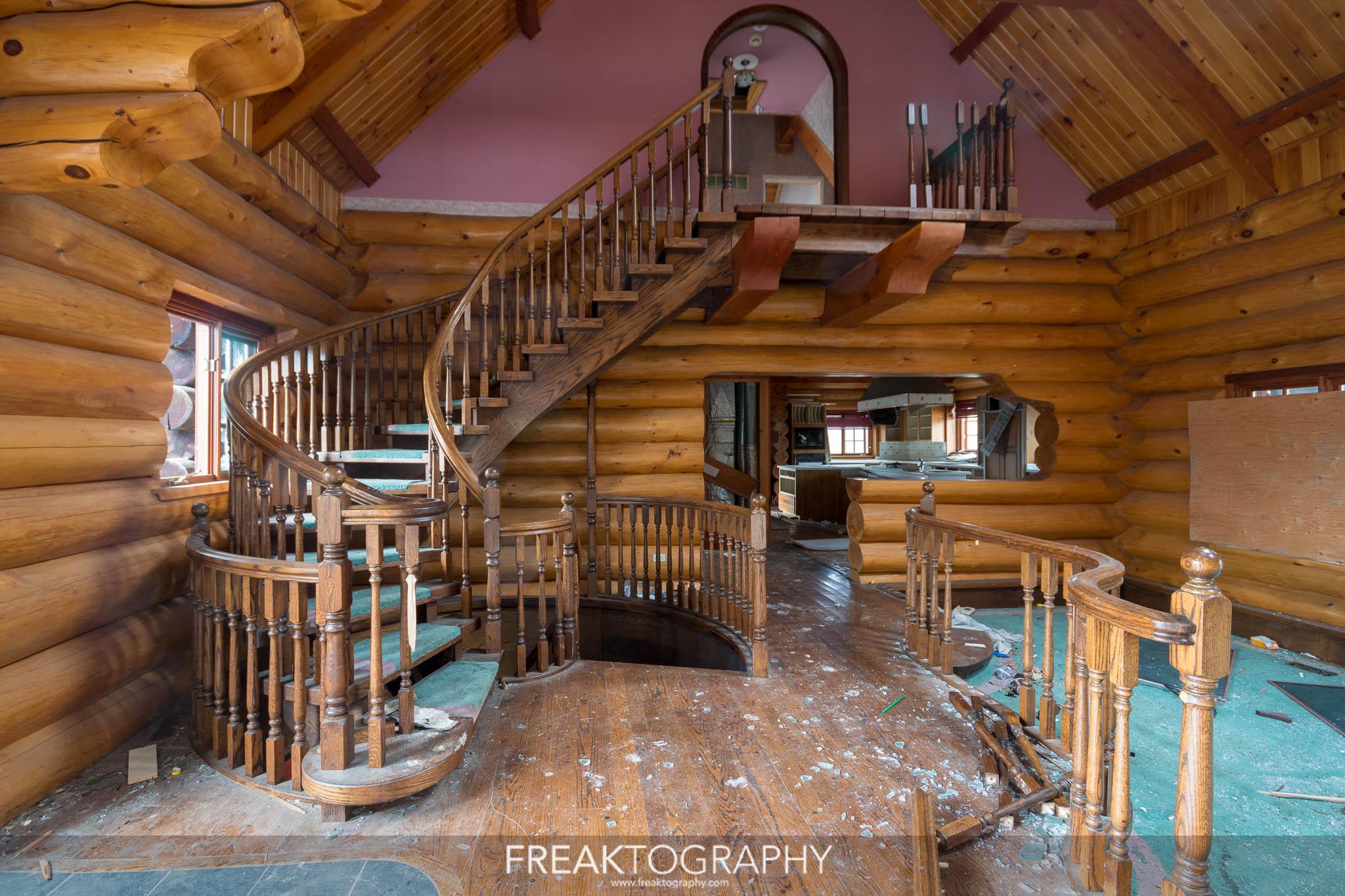 Inside of an abandoned log home mansion, Ontario Canada (OC)2048x1365