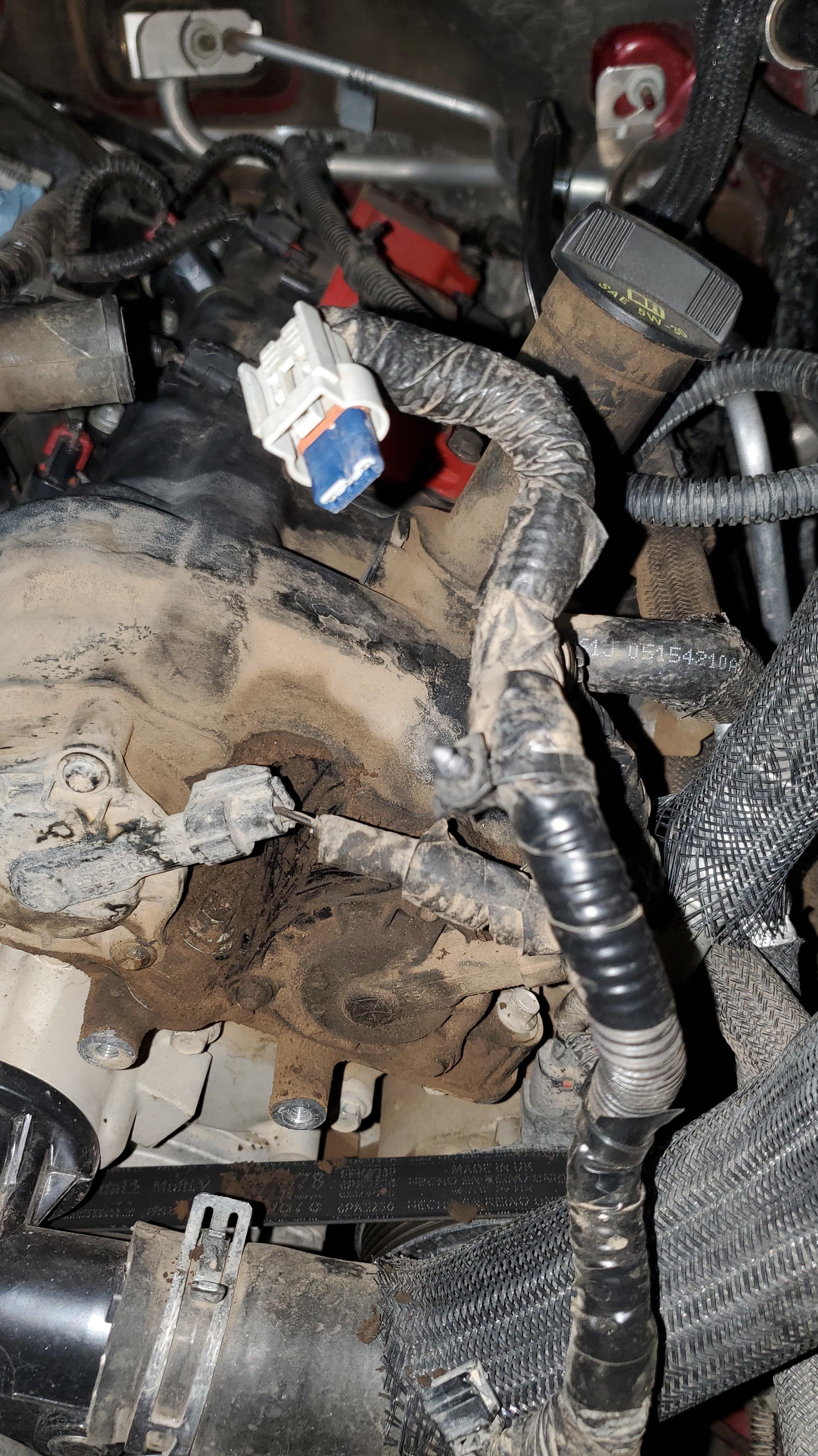 Arriba 77+ imagen jeep wrangler oil leak front of engine Thptnganamst