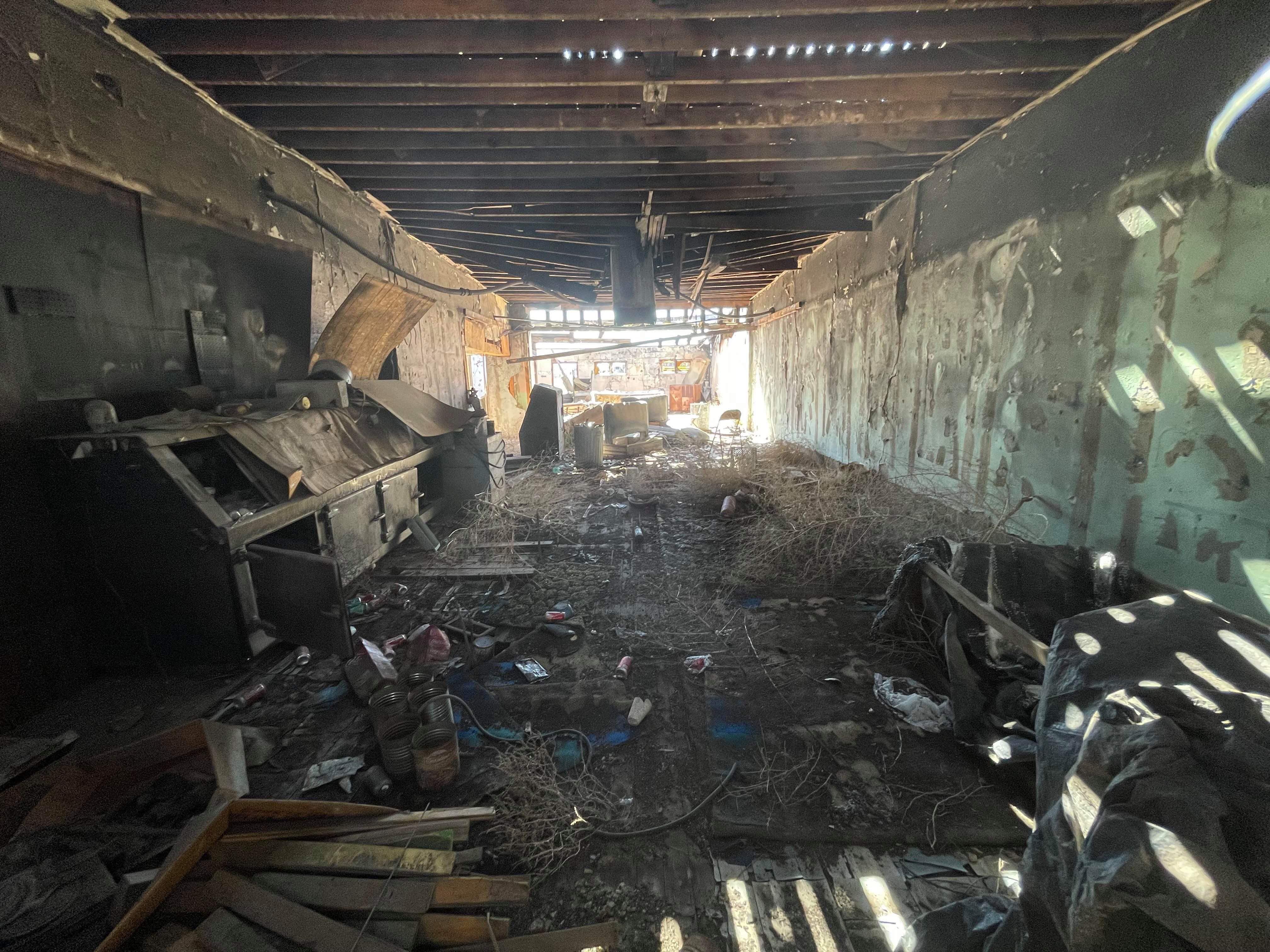 Melted pizza joint!! r/AbandonedPorn