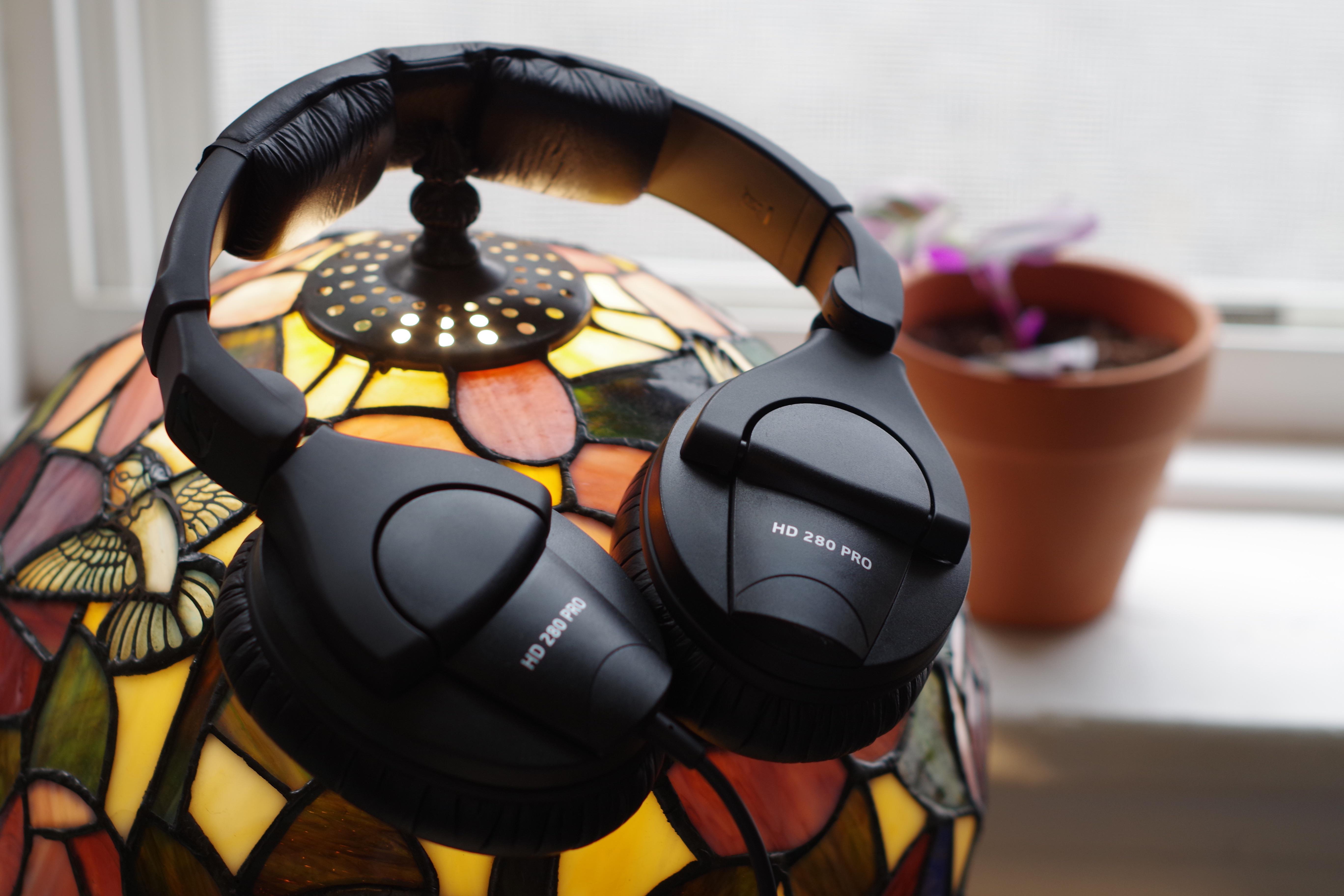 Just scored my first hifi studio cans for 20 bucks! Any dirt cheap amp