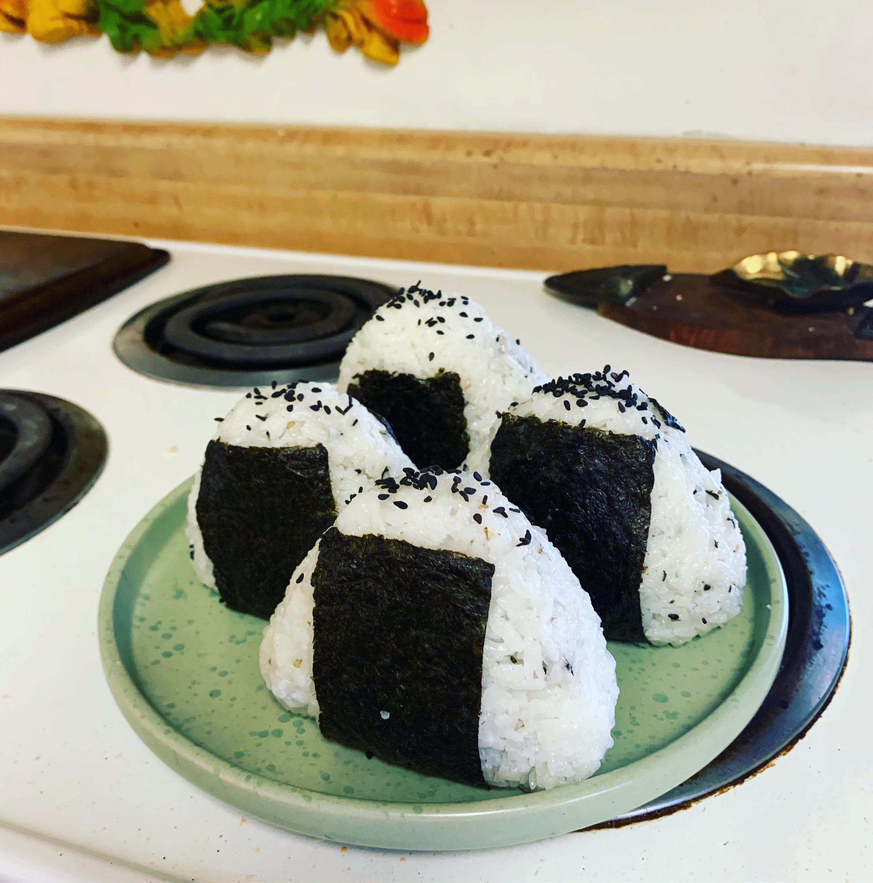 First attempt at onigiri. Not very beautiful or complicated, but delicious! r/JapaneseFood