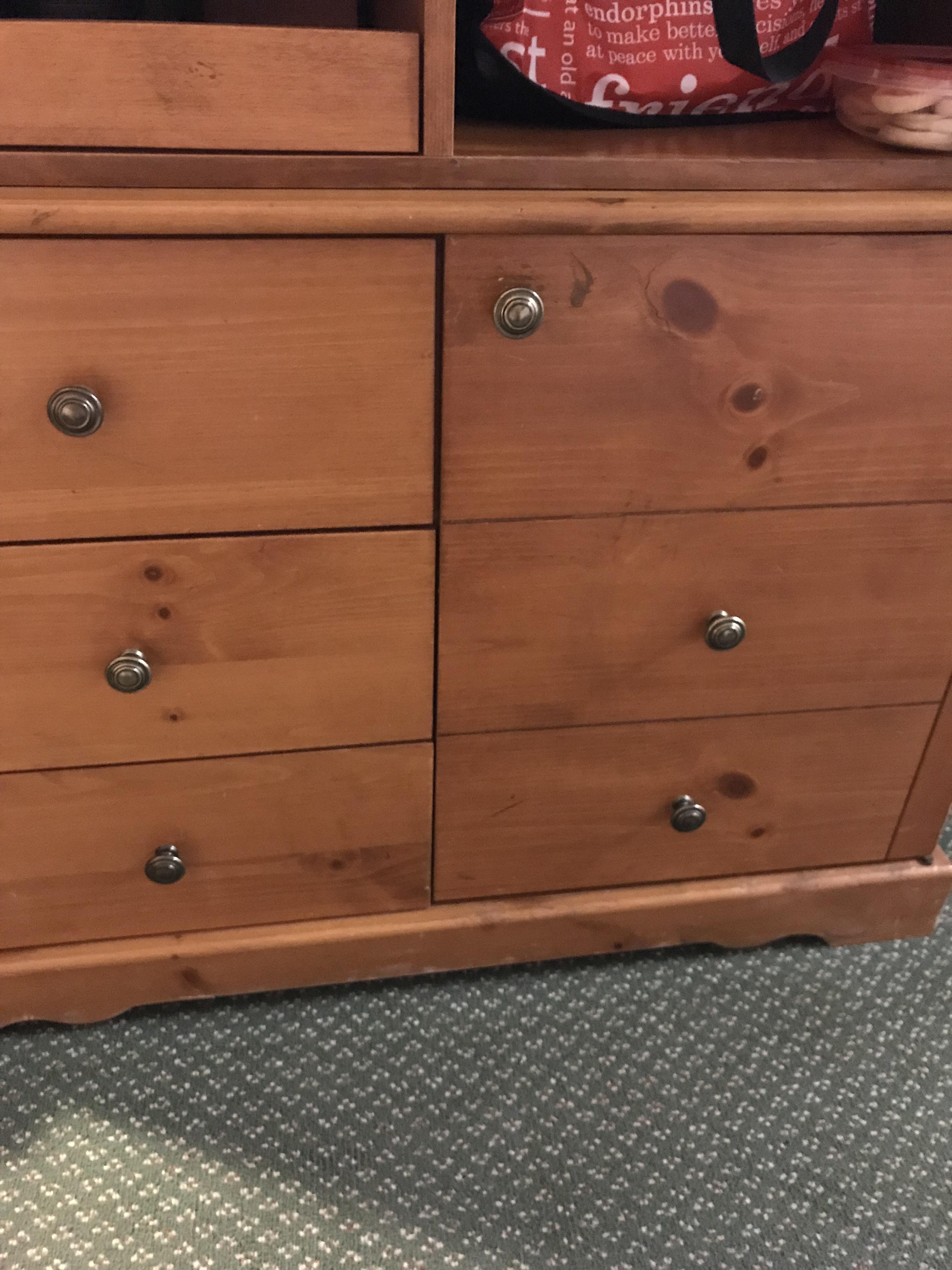 These drawer knobs r/mildlyinfuriating