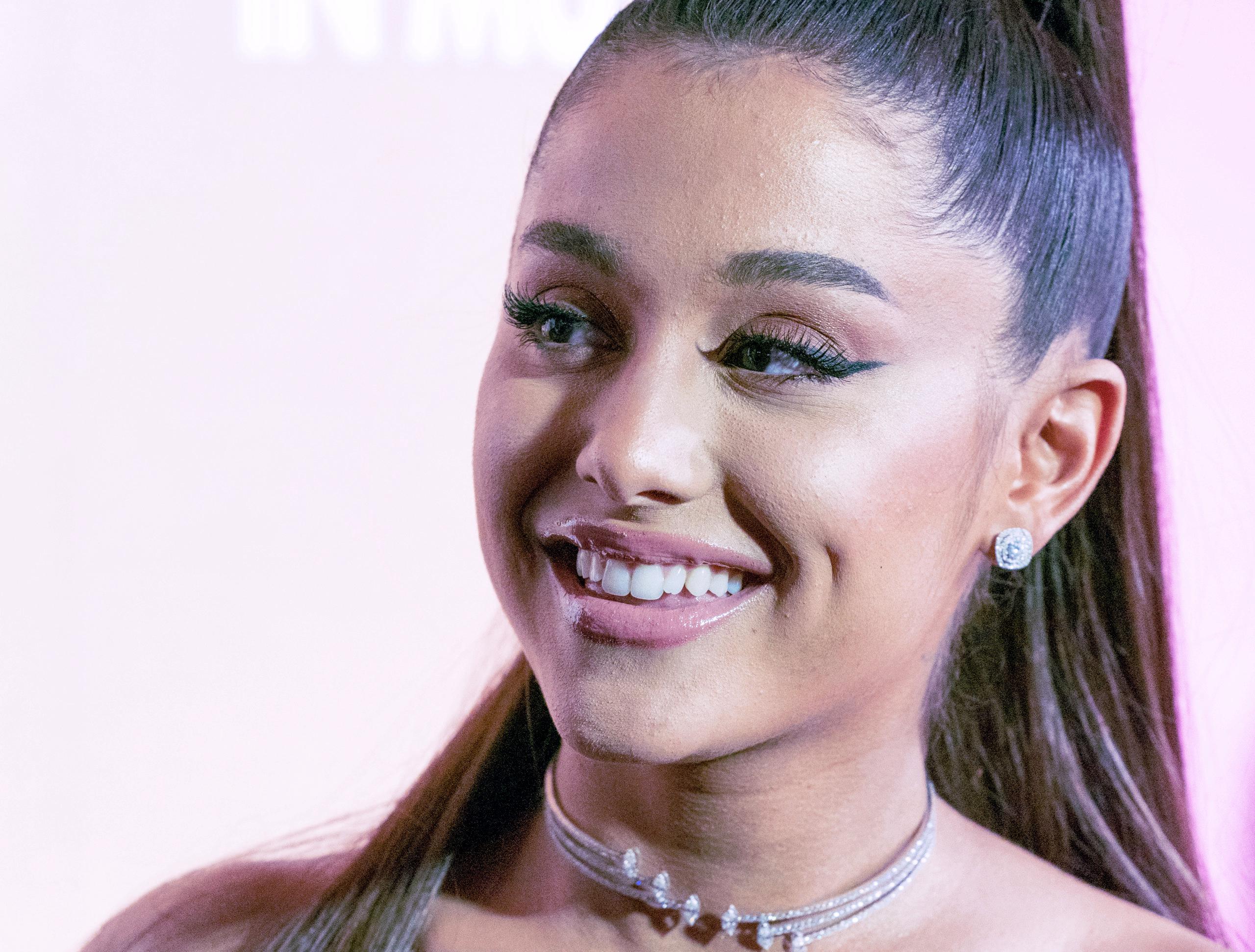 🔞Ari's perfect smile of Ariana Grande NUDE | | CelebrityNakeds.com