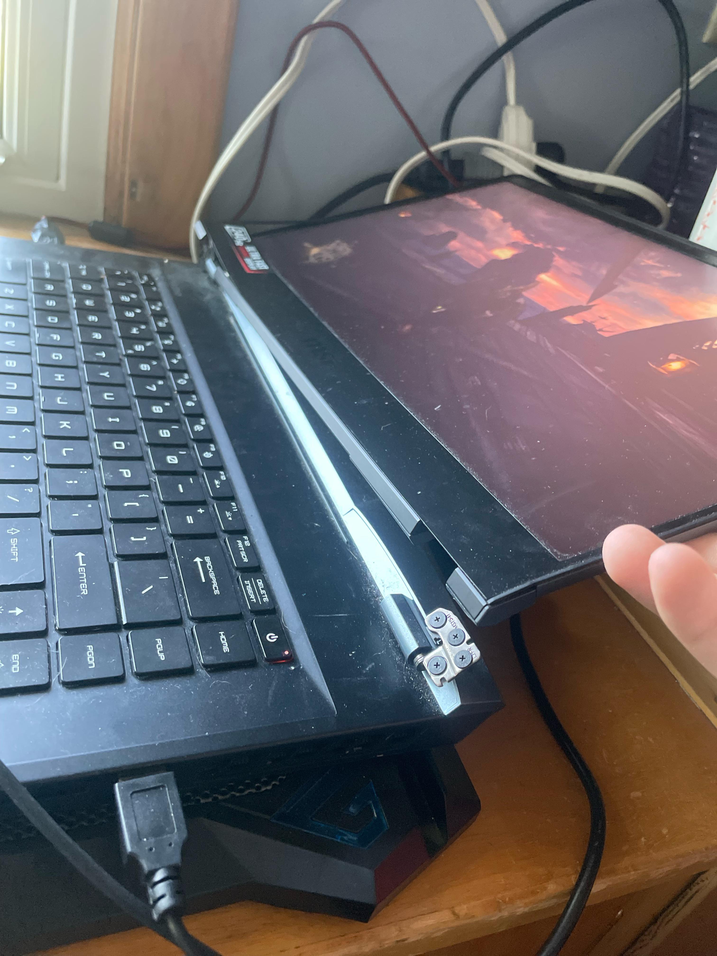 Display broke off on of the hinges? r/MSILaptops