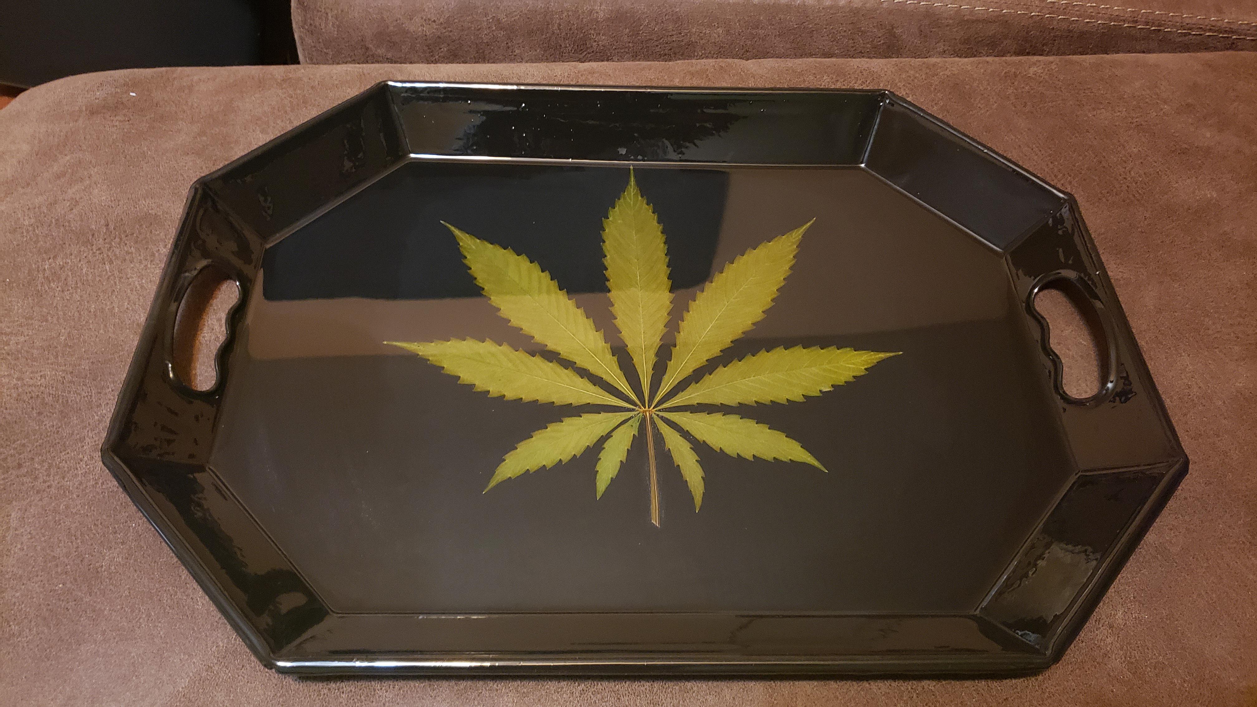 Real leaf rolling tray sealed in epoxy resin. r/StonerEngineering