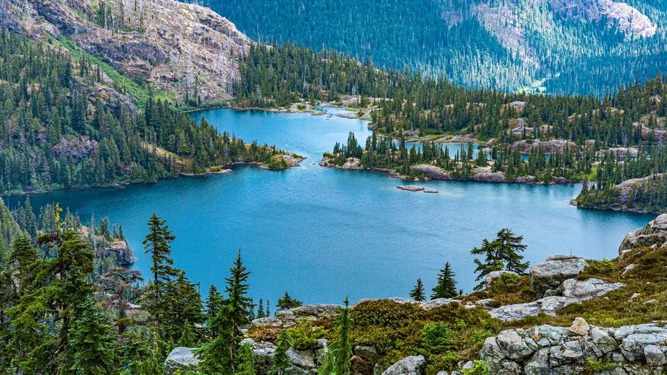 The beautiful Spectacle Lake r/Washington
