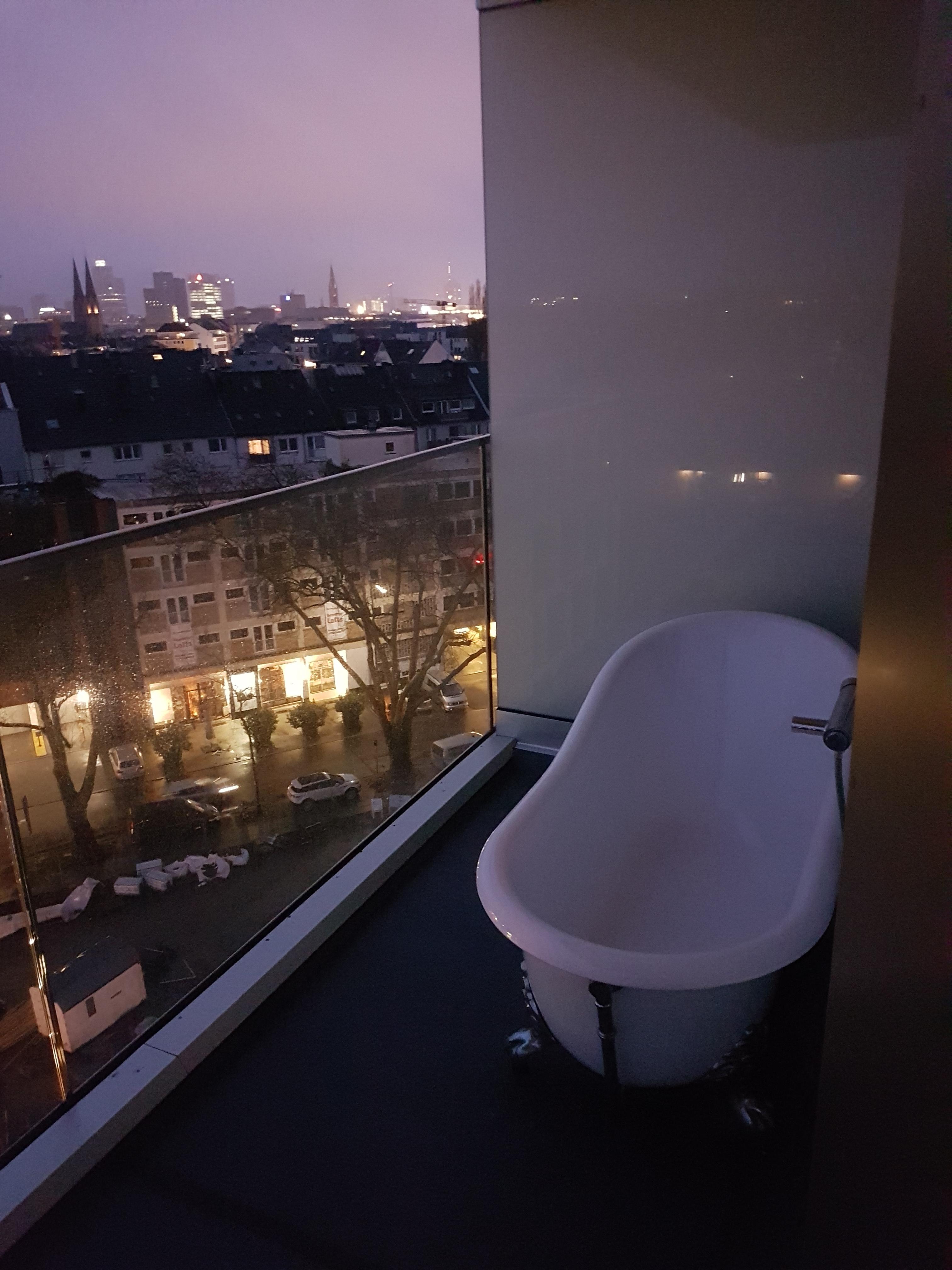 Our hotel balcony has a working bathtub r/mildlyinteresting