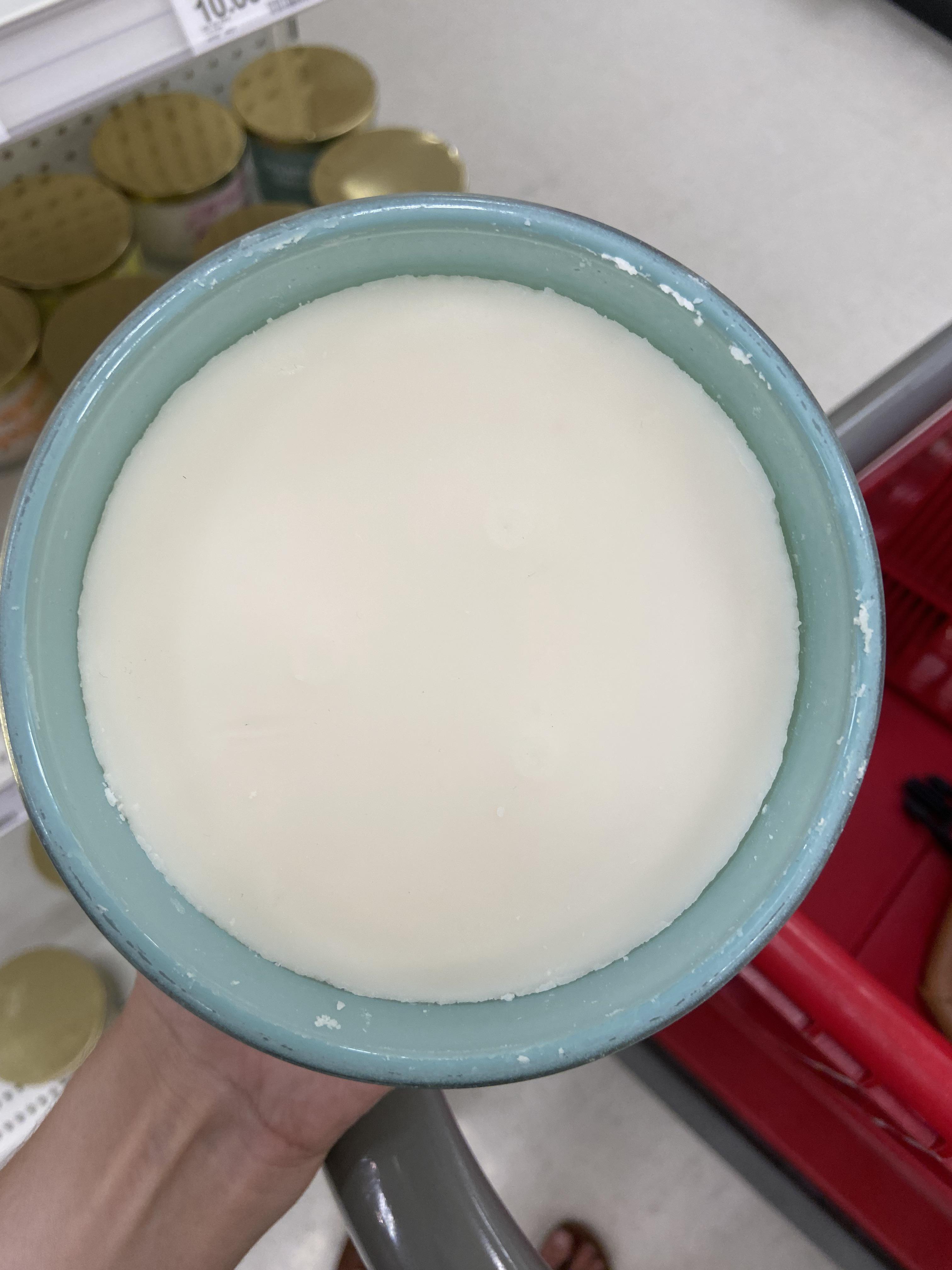 This candle has no wicks. r/mildlyinteresting