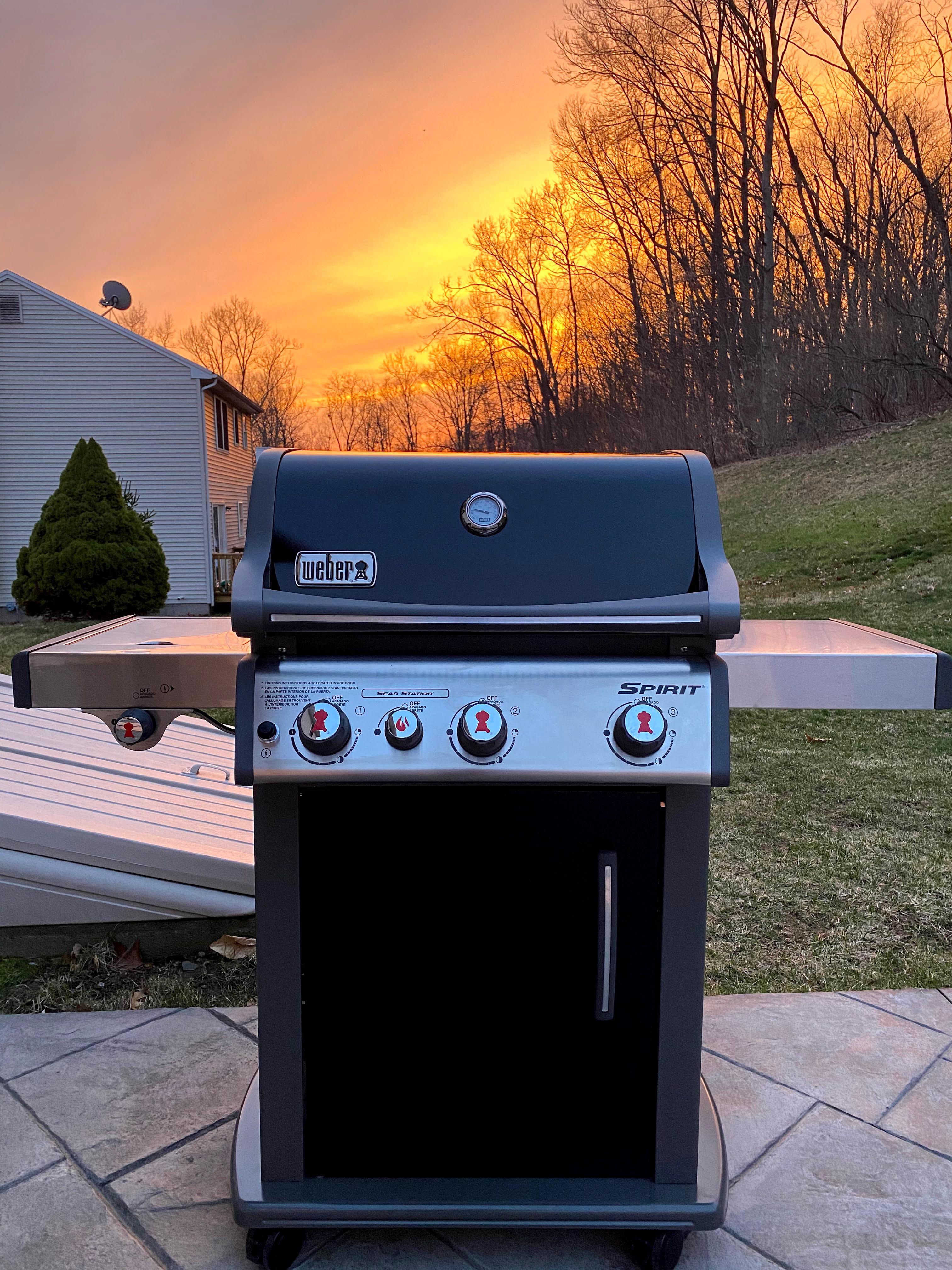 First home, first grill. She works great! 👍 🍺 🍔 🌭🍗🥩 r/grilling