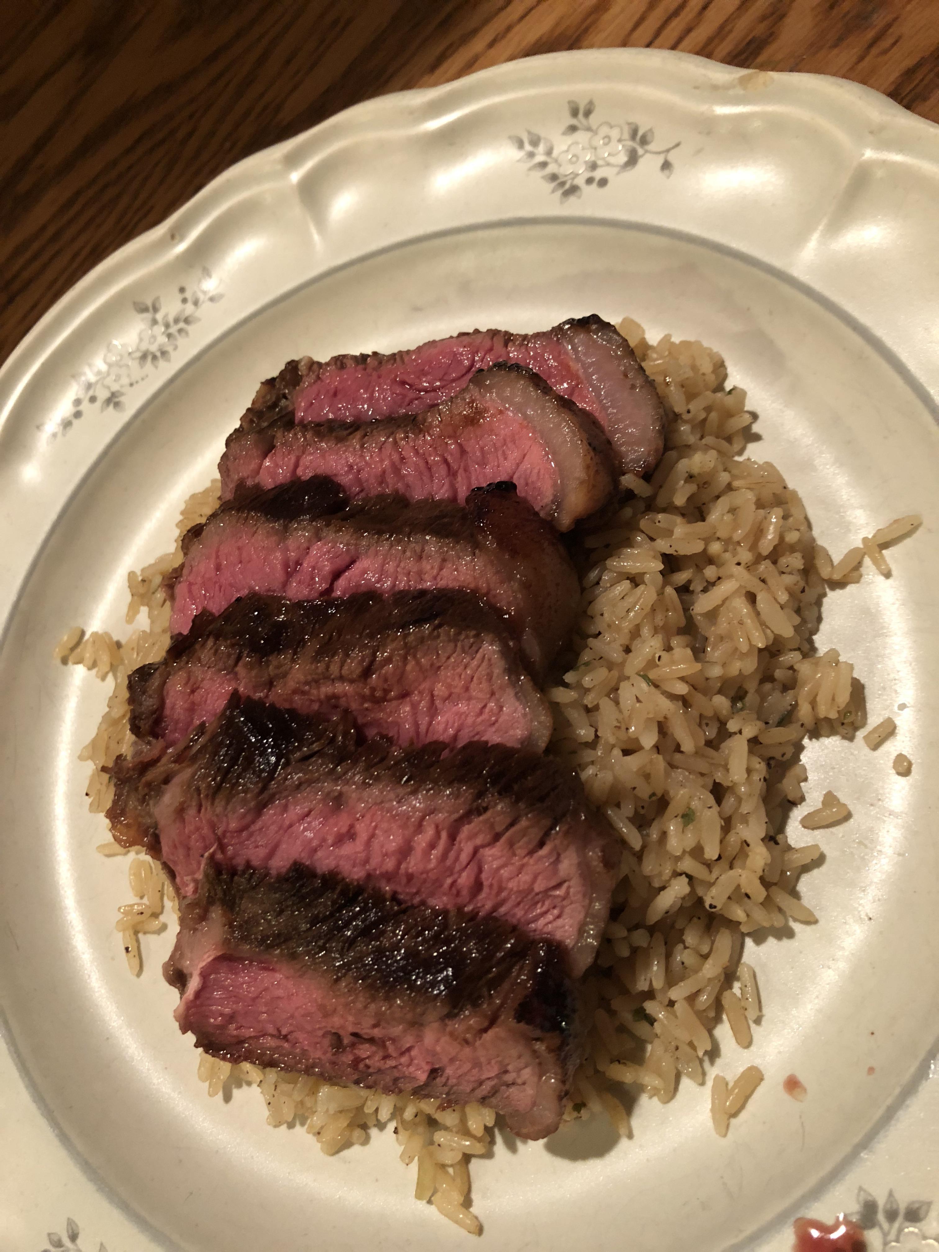 [Homemade] Sirloin over a bed of brown rice r/food