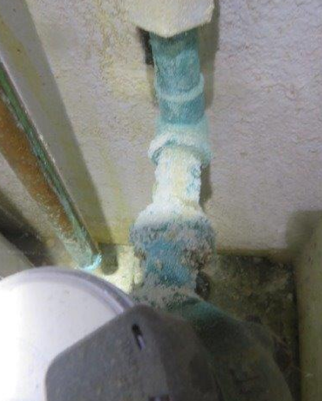 What causes this to happen on copper pipes? r/Plumbing