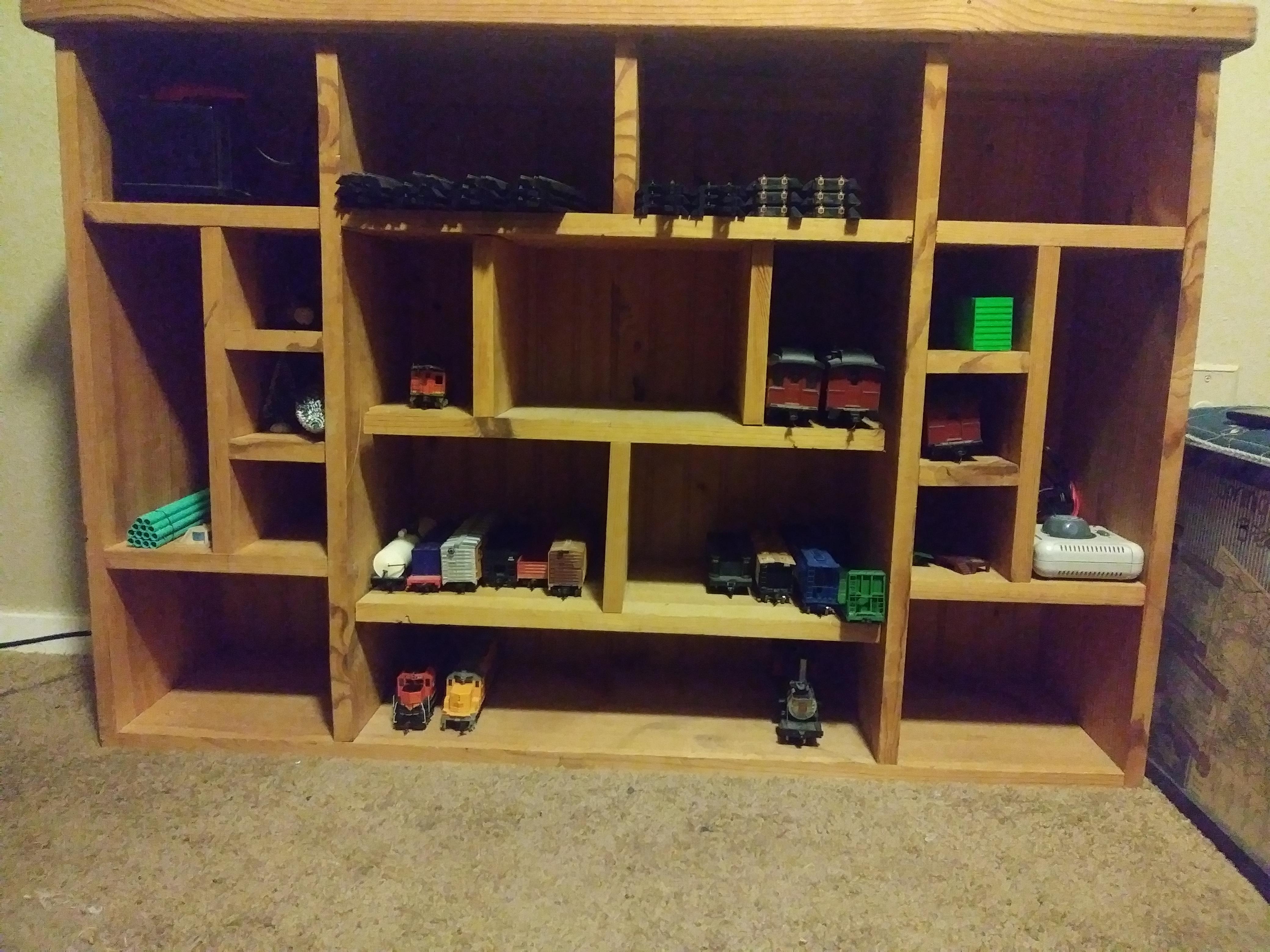 Brought a used shelf from work and decided to use it as an HO model