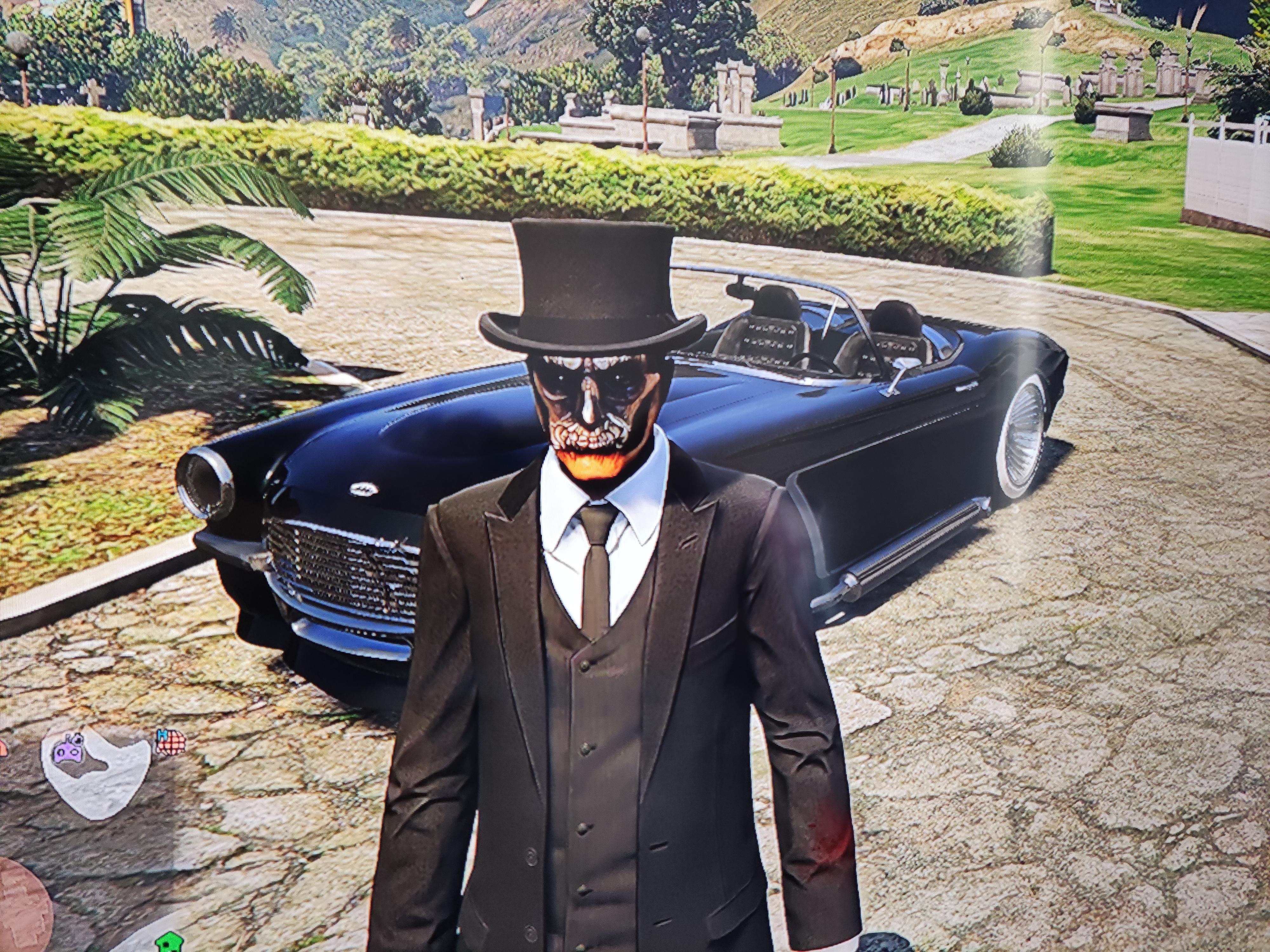 I play GTA Online since its launch, and I love to dress my character