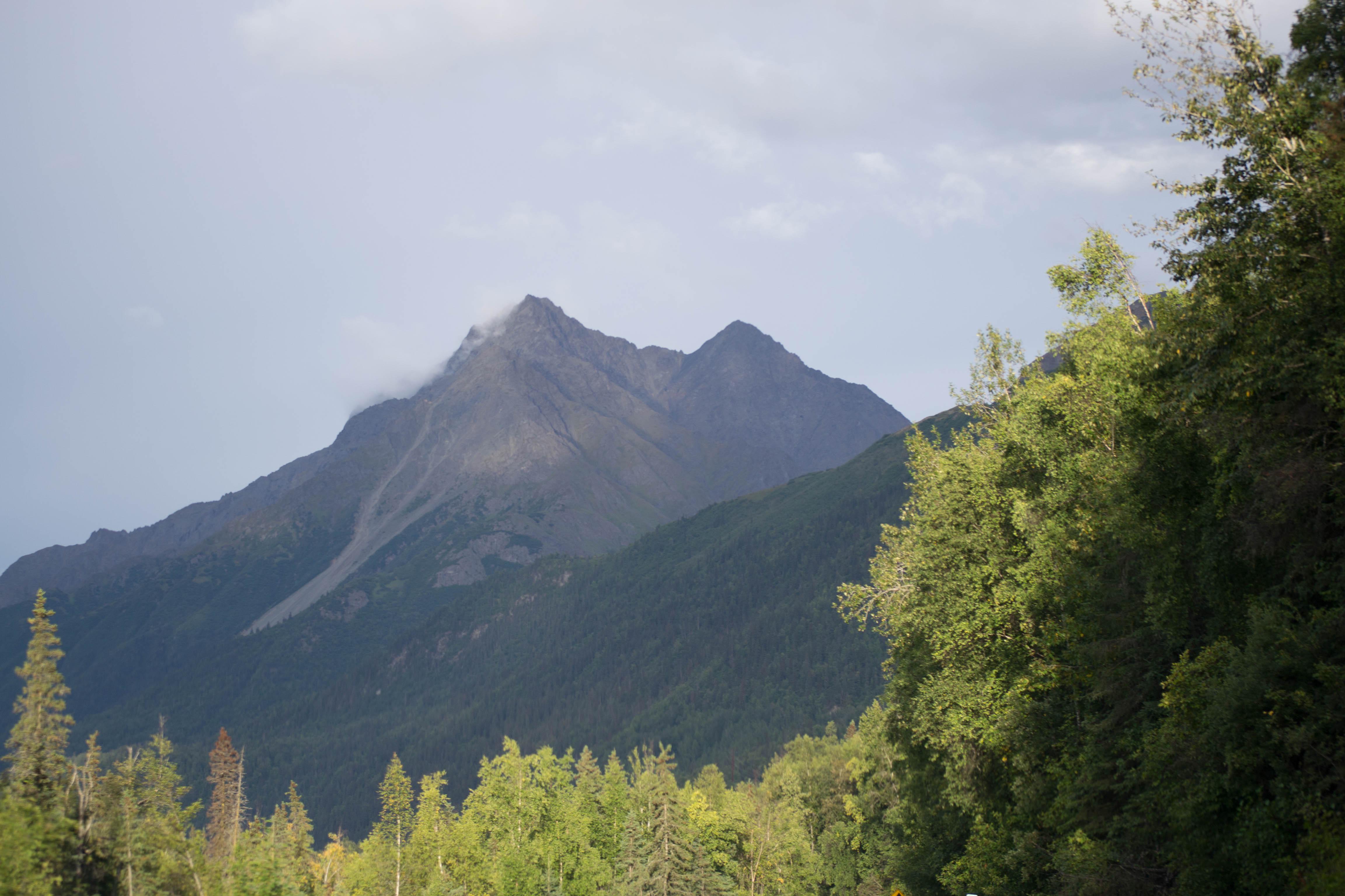 Mountains from The Old Glenn Highway, Alaska [OC] [4608x3072] r/EarthPorn