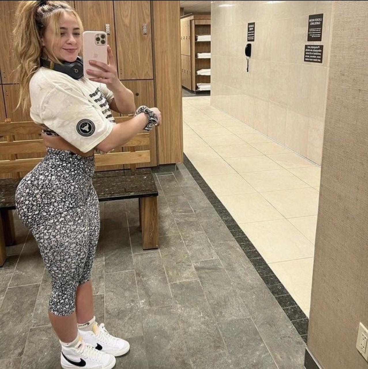 Fat ass : JizzedToThiss