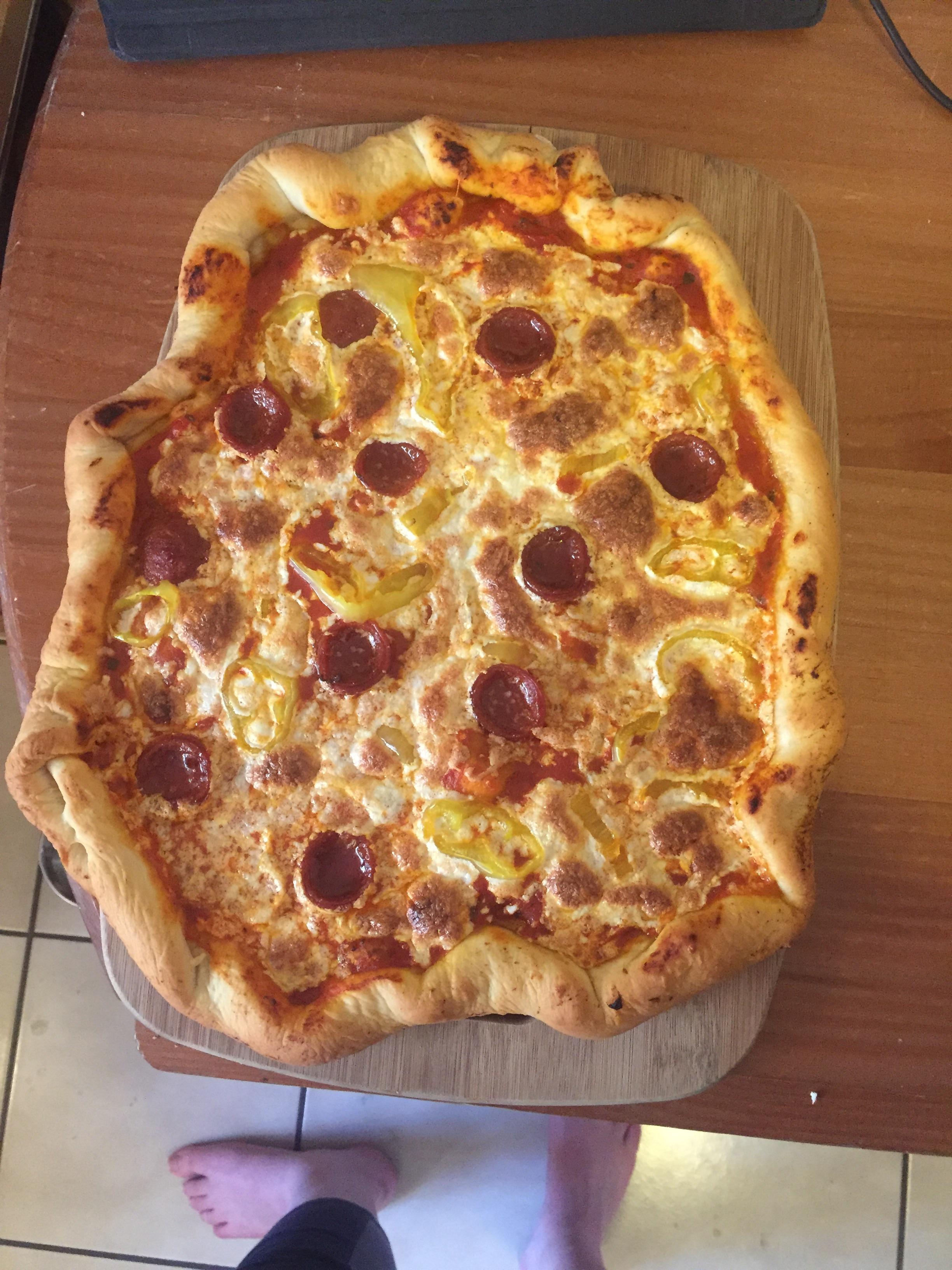 [Homemade] Pepperoni and banana pepper pizza. r/food