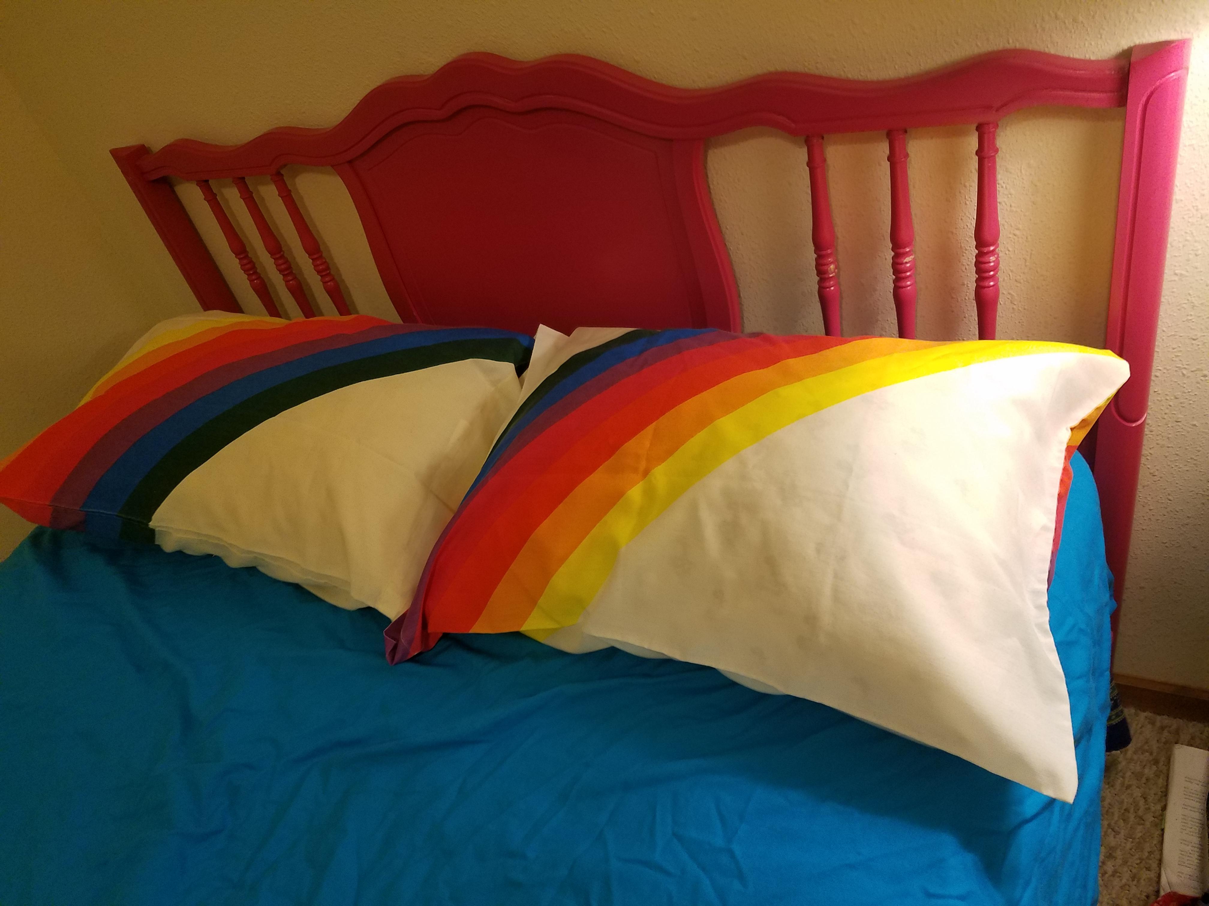 The 80s rainbow pillow cases of my dreams! r/ThriftStoreHauls