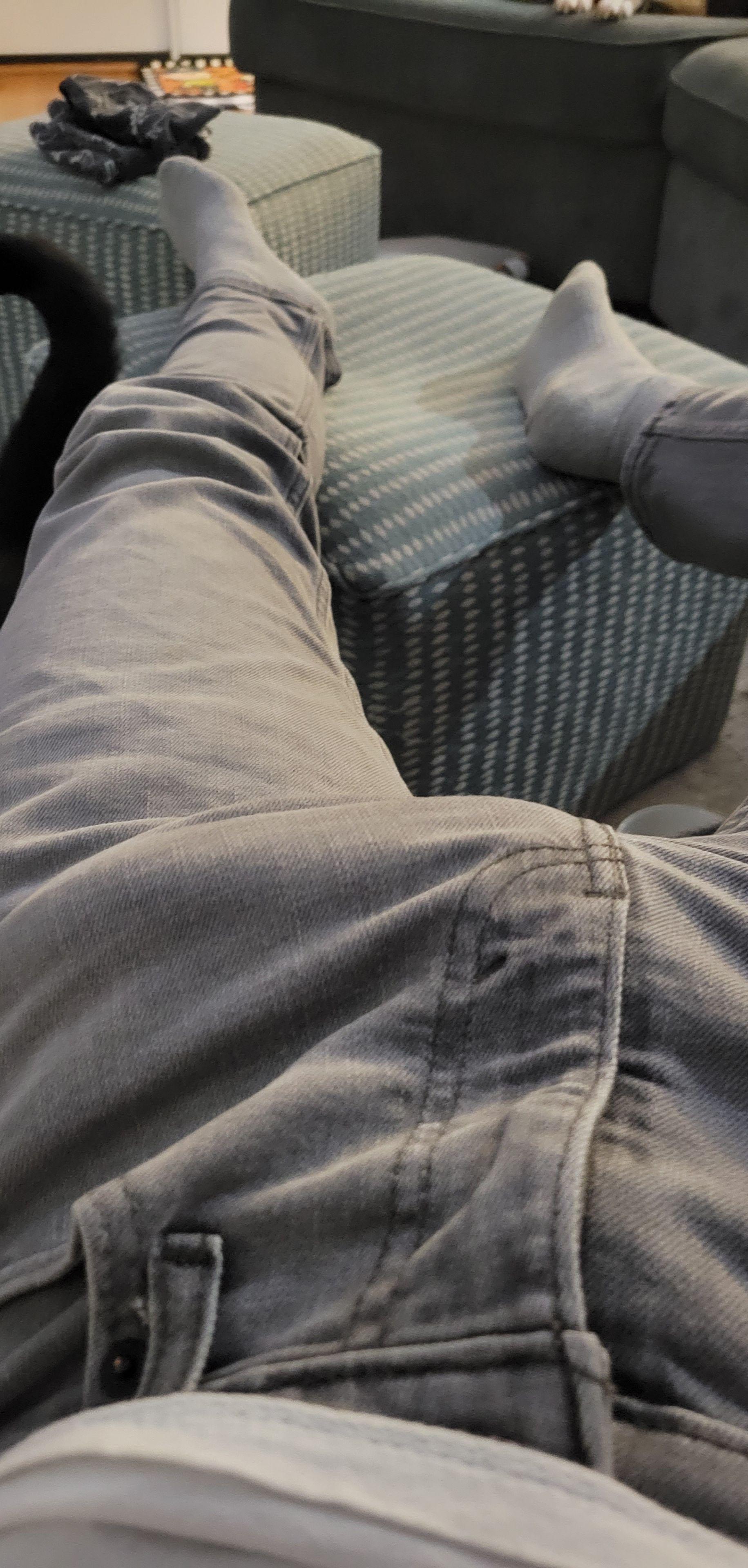 love rubbing my jean bulge (DM for more). a load in these jeans ;) r