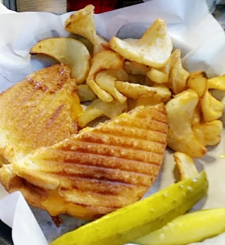 Ultimate bacon grilled cheese with spiral fries r/eatsandwiches