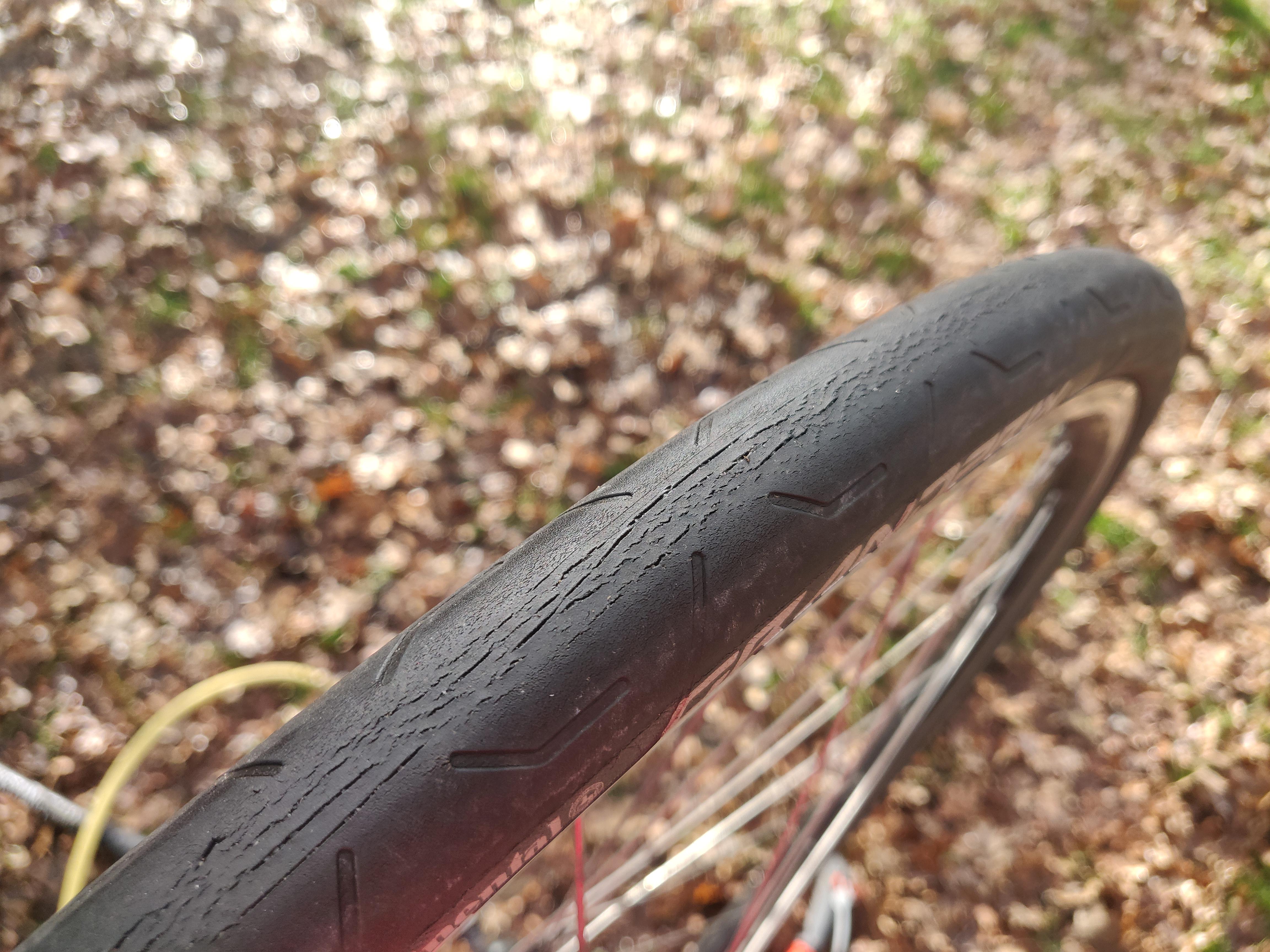 Cracked tire still rideable? r/bikewrench