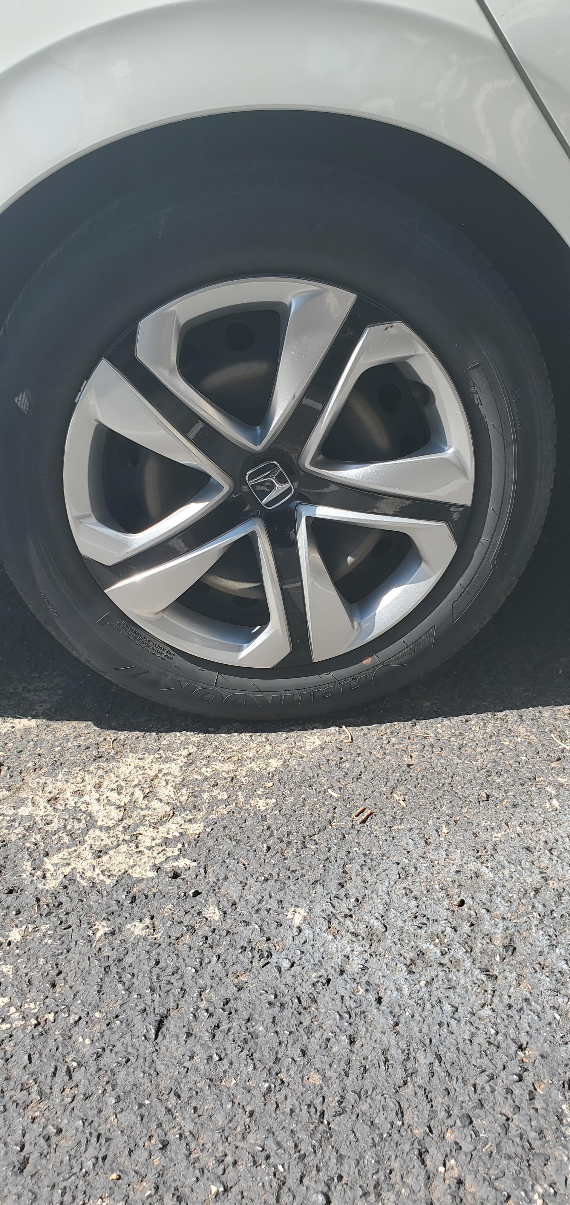 This 2016 Honda Civic hubcap : r/HelpMeFind