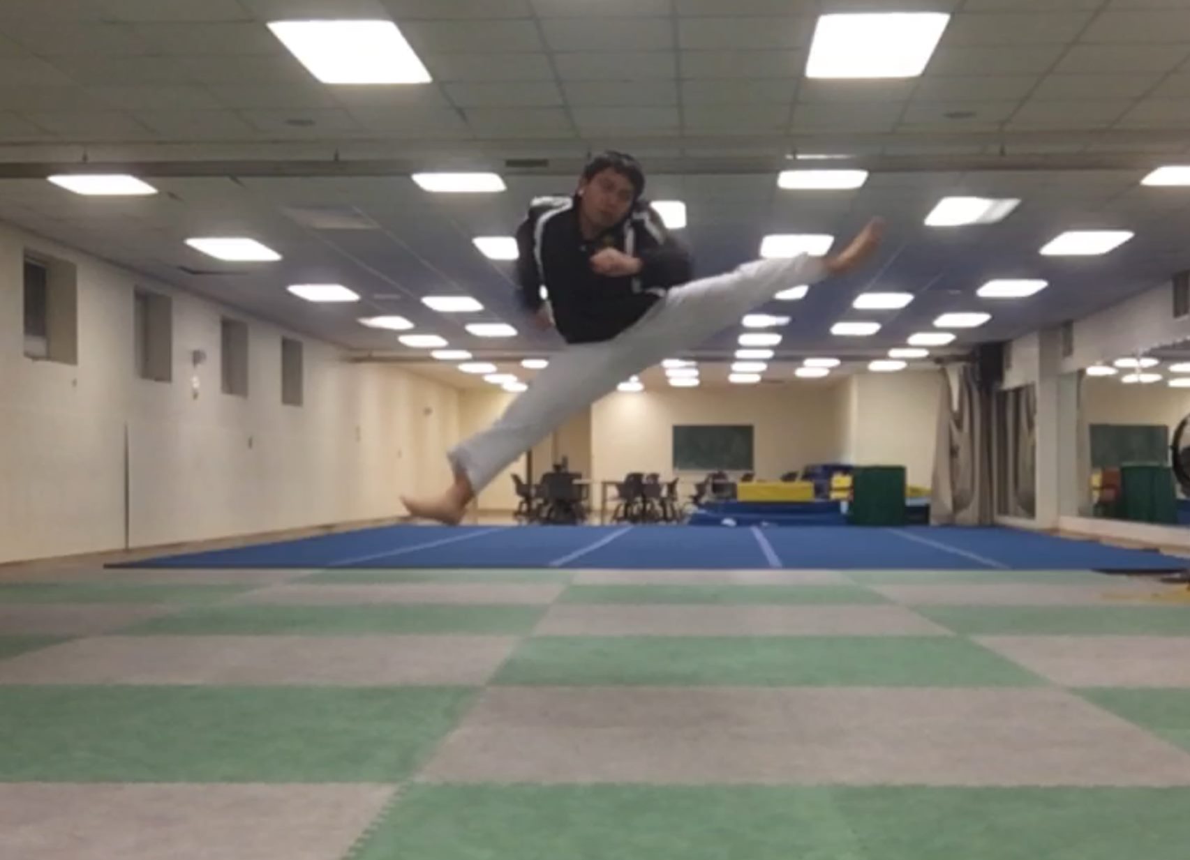 My attempt at pulling off the splits (midair with a jump spin hook