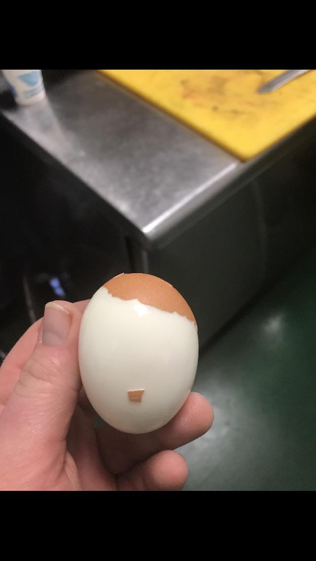 Redditor painstakingly peels hundreds of hardboiled eggs before finally