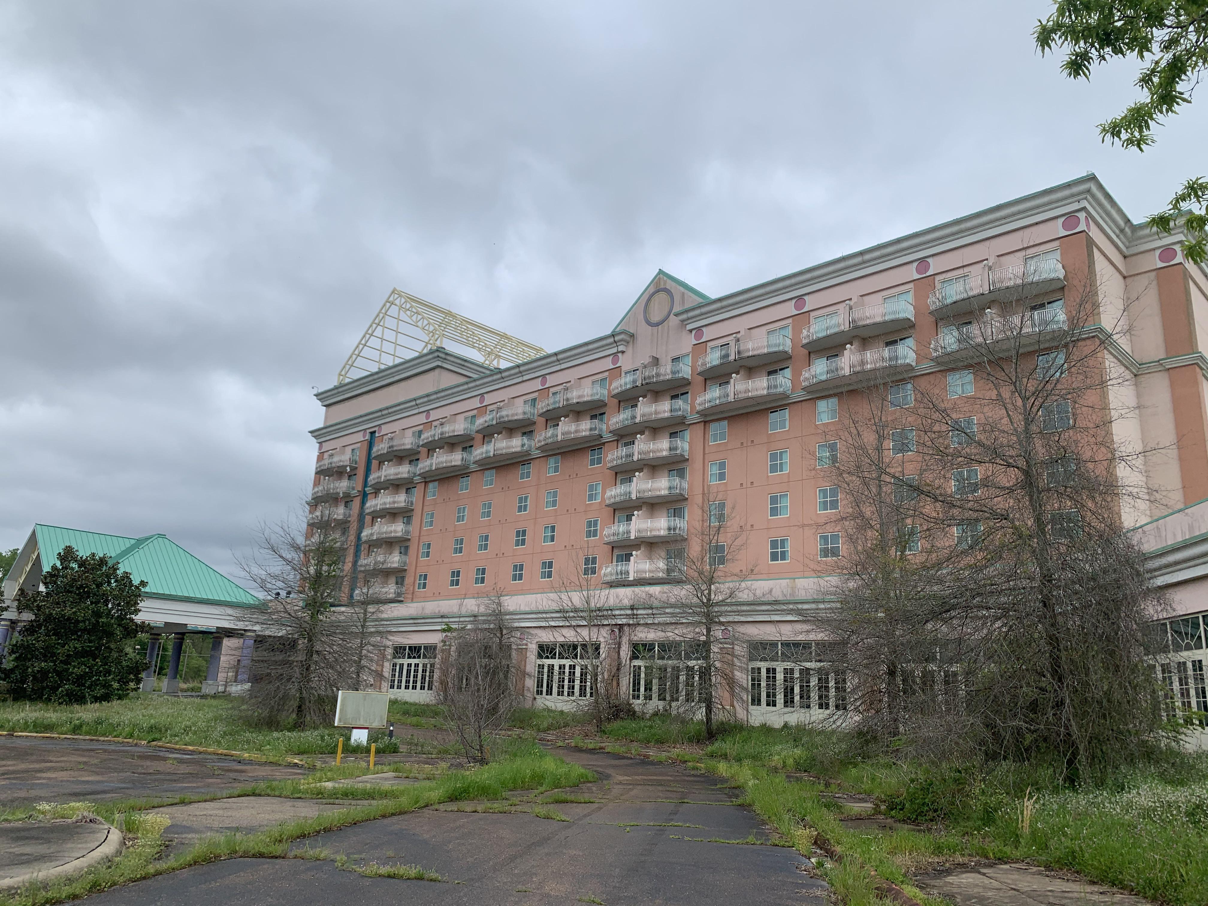 Abandoned Isle Of Capri Casino in Tunica MS r/AbandonedPorn