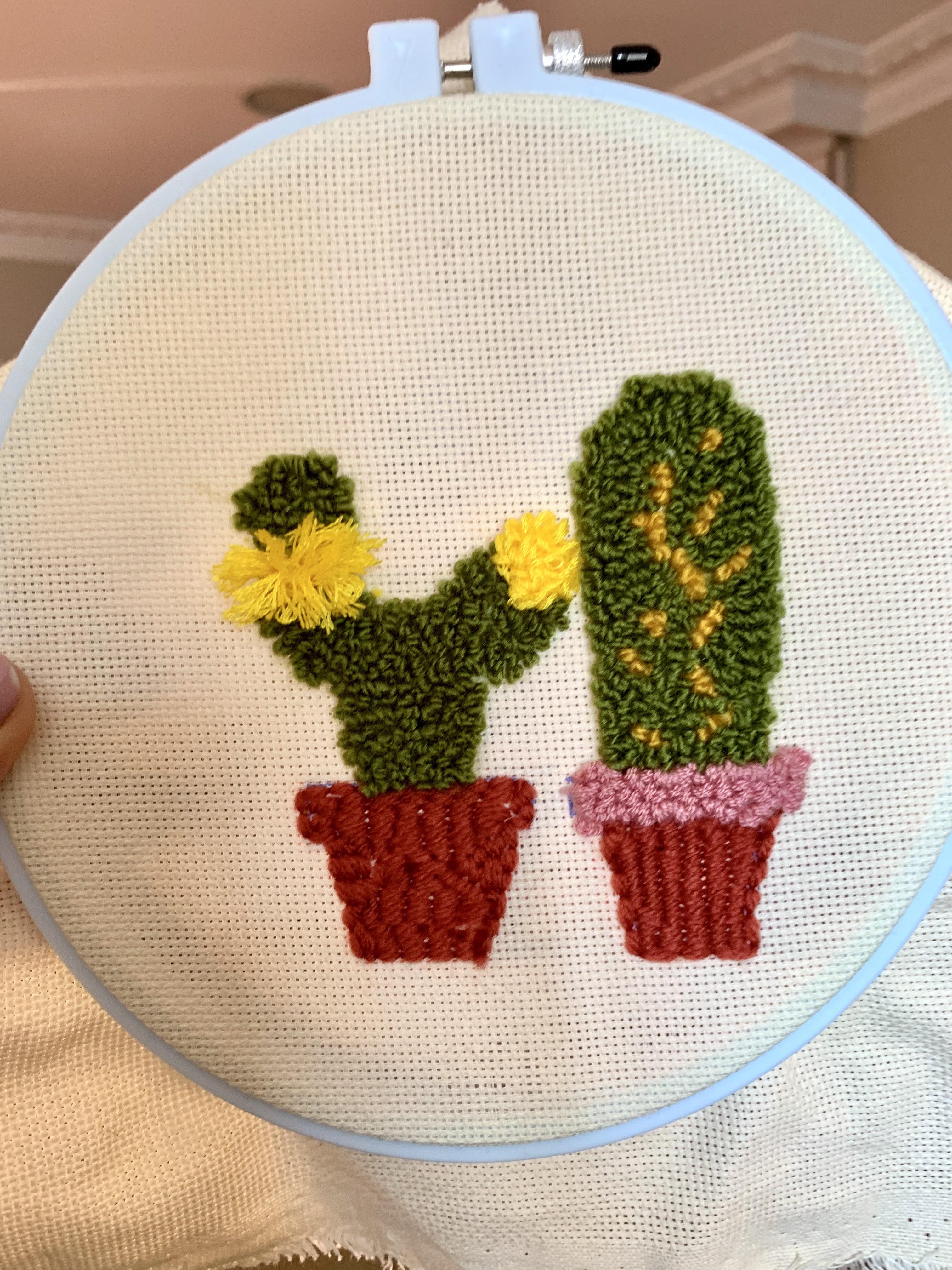My husband’s SECOND punch needle project 😍 isn’t he cute? r/PunchNeedle