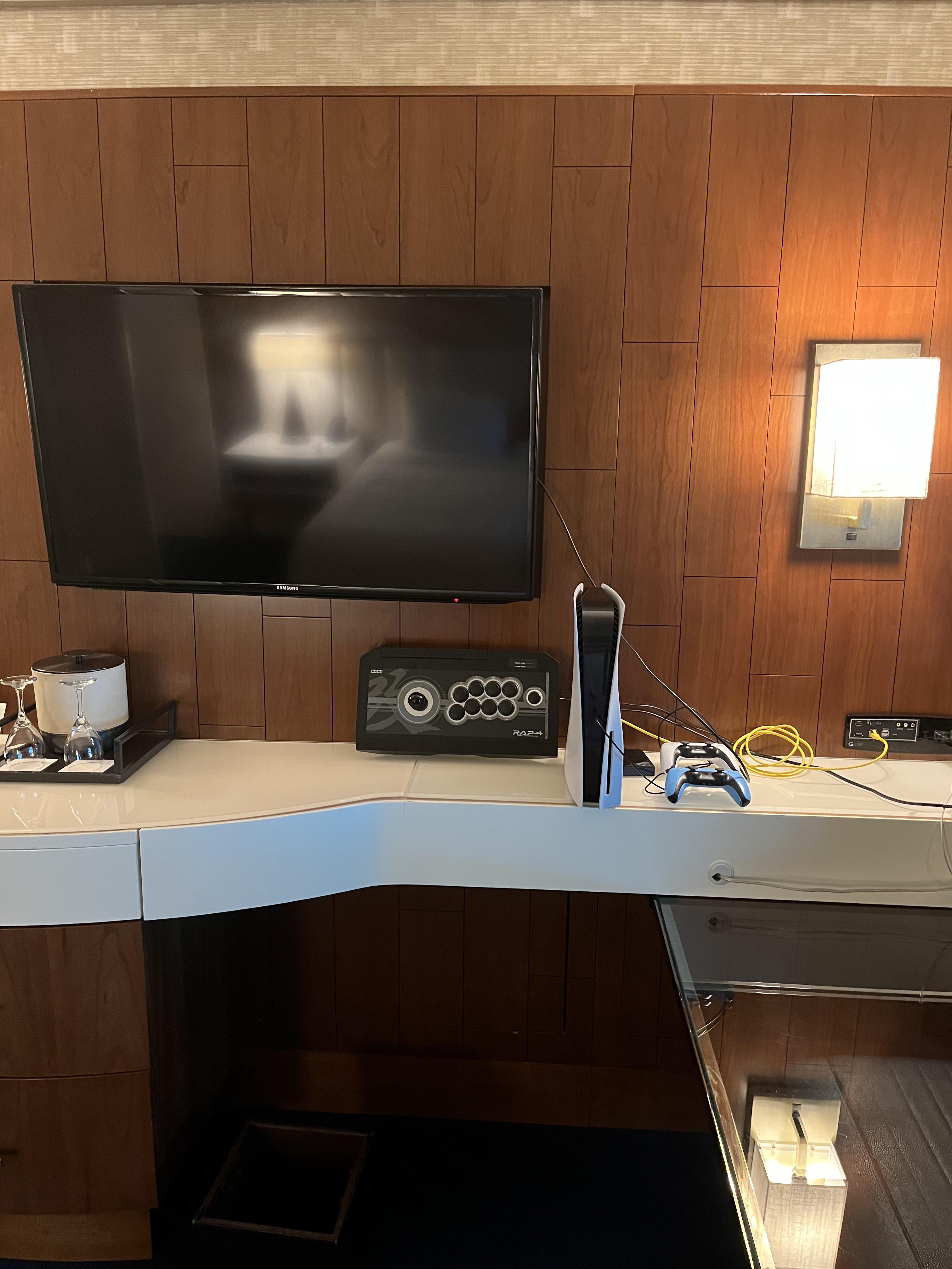 Just got to Mandalay Bay here is my setup they even have a port for an