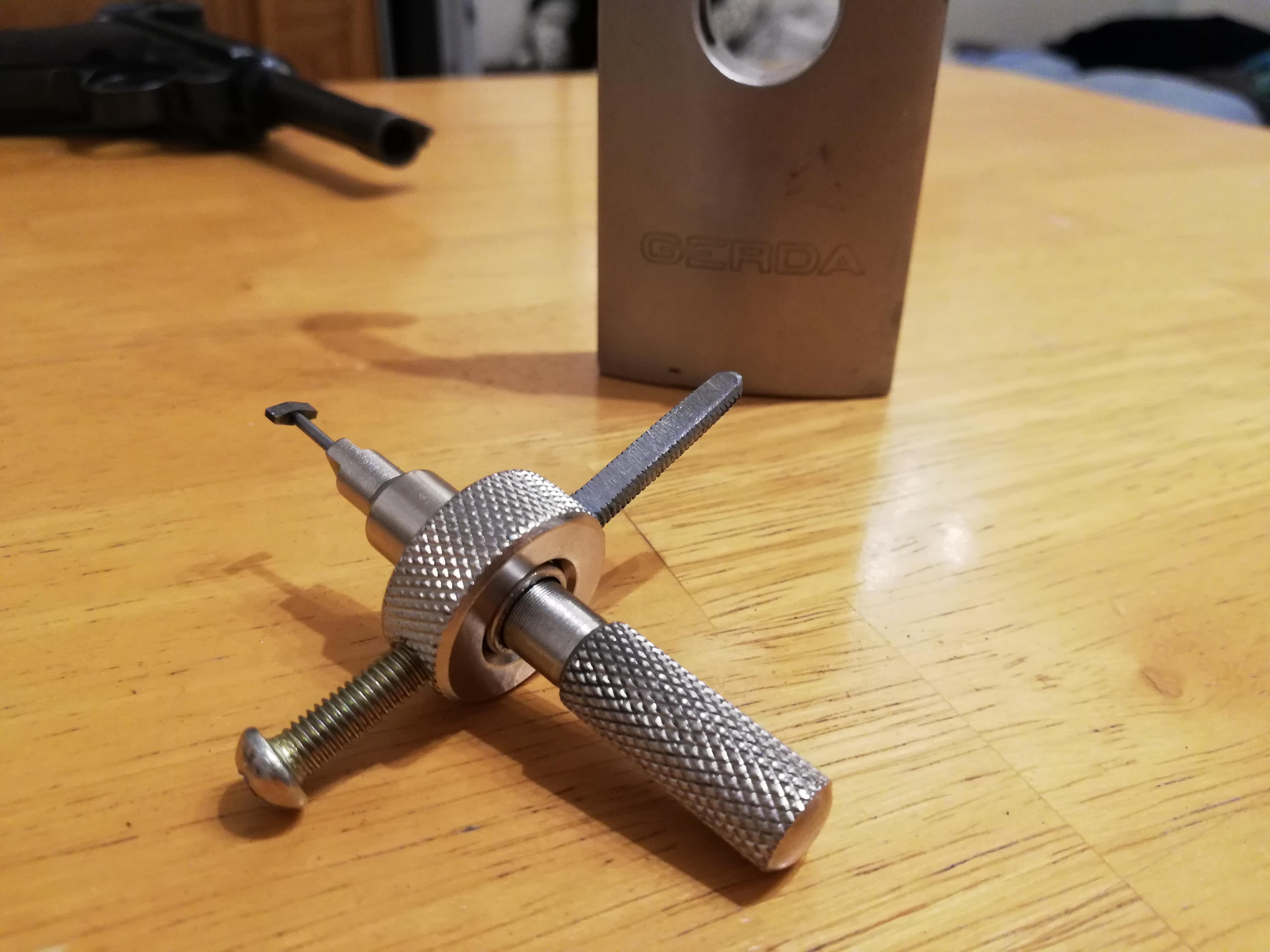 Our lovely cheapest tool for disc detaining, but I thought that I