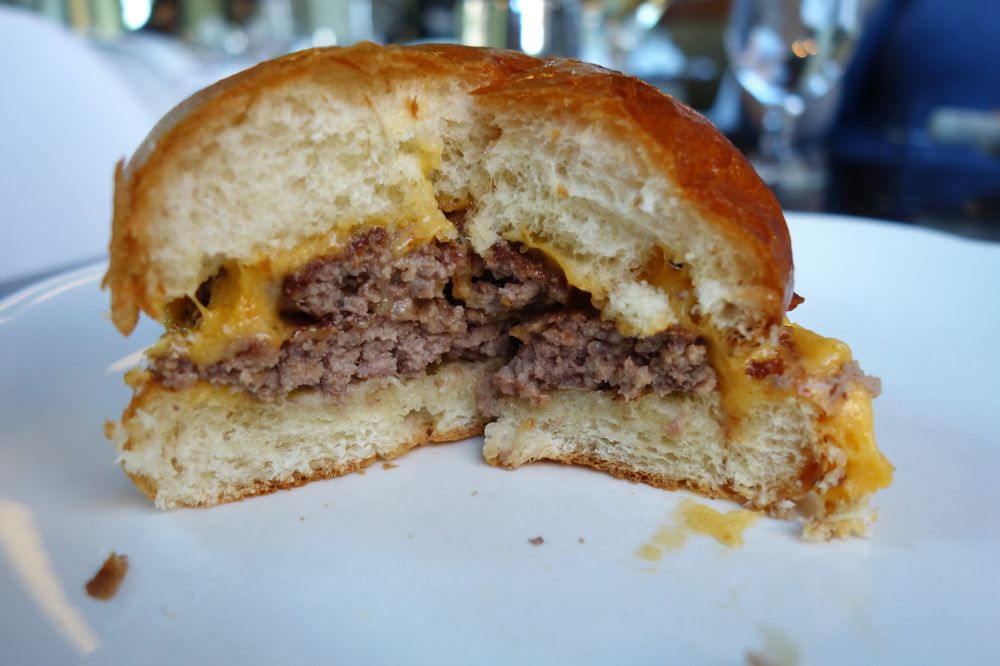 Classic American Cheeseburger r/burgers