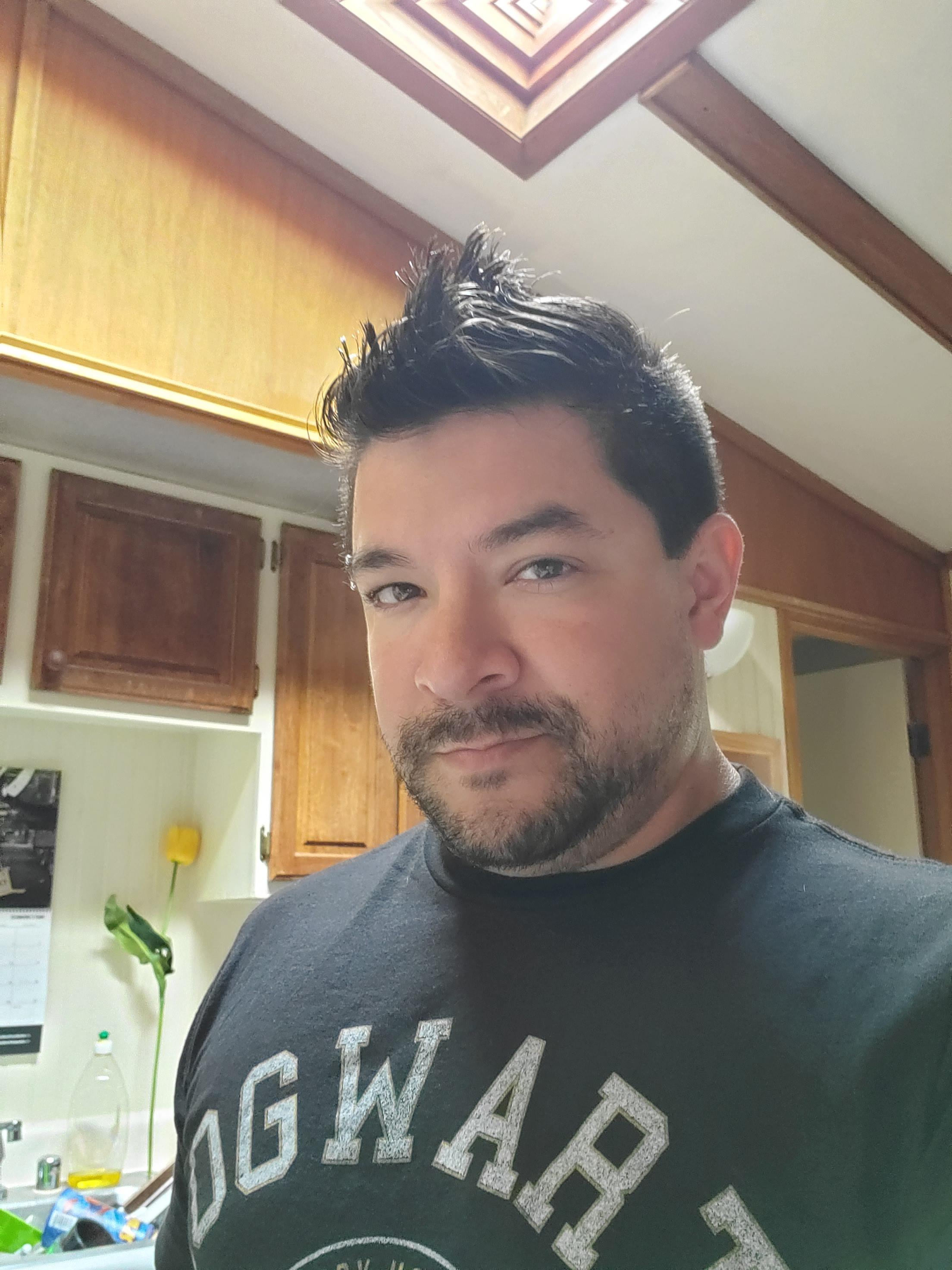 "After lockdown" haircut r/Faces