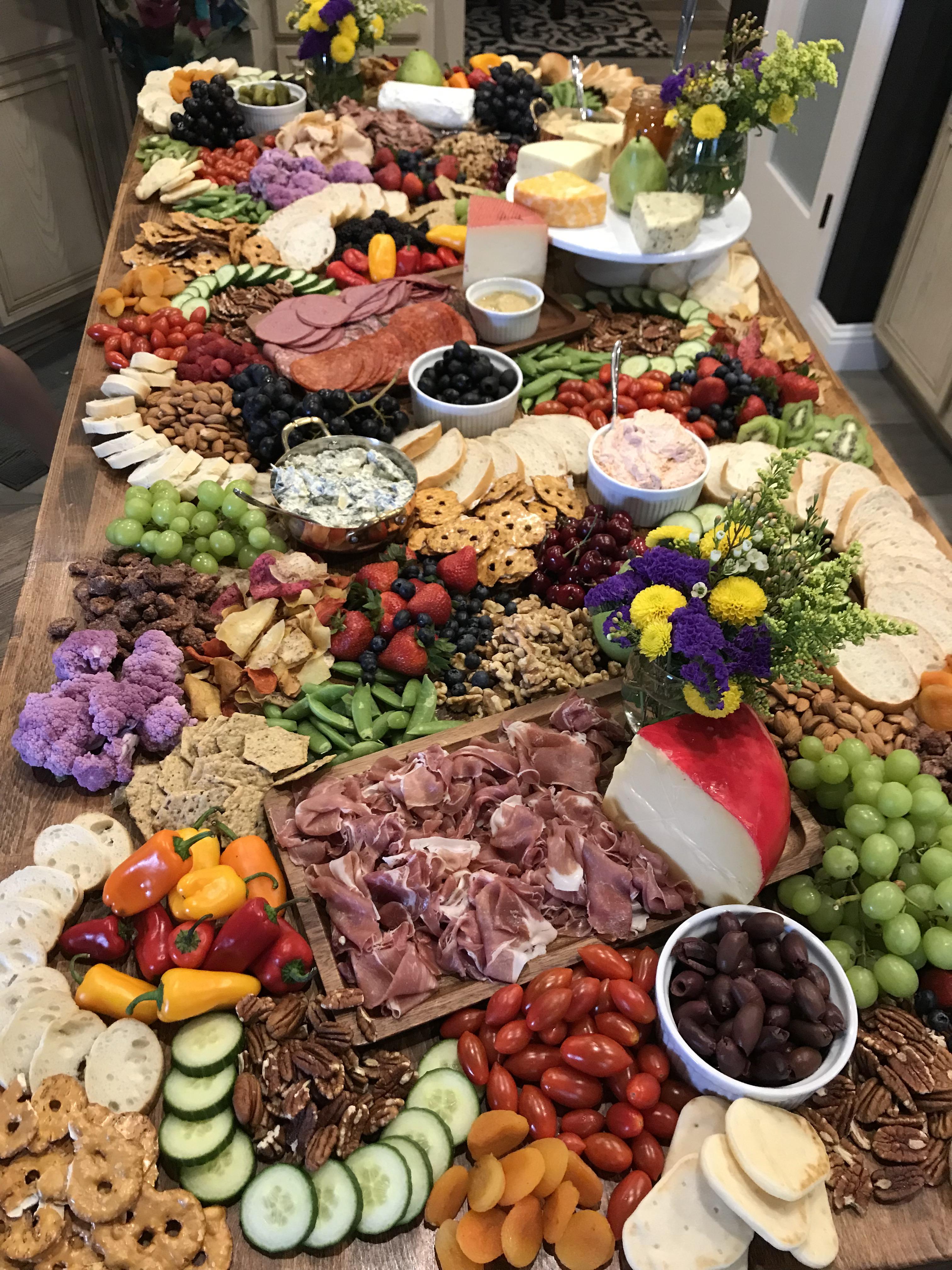 My biggest charcuterie spread yet... r/FoodPorn