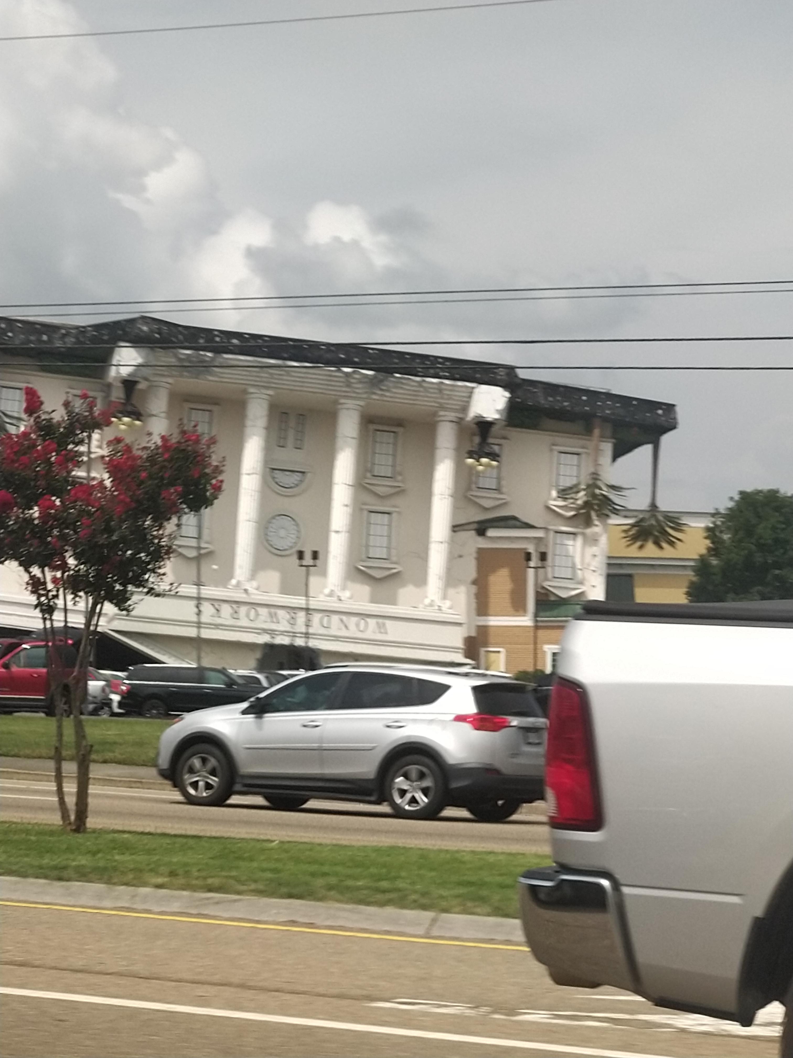 An upside down house, saw it in Pigeon TN r/Damnthatsinteresting