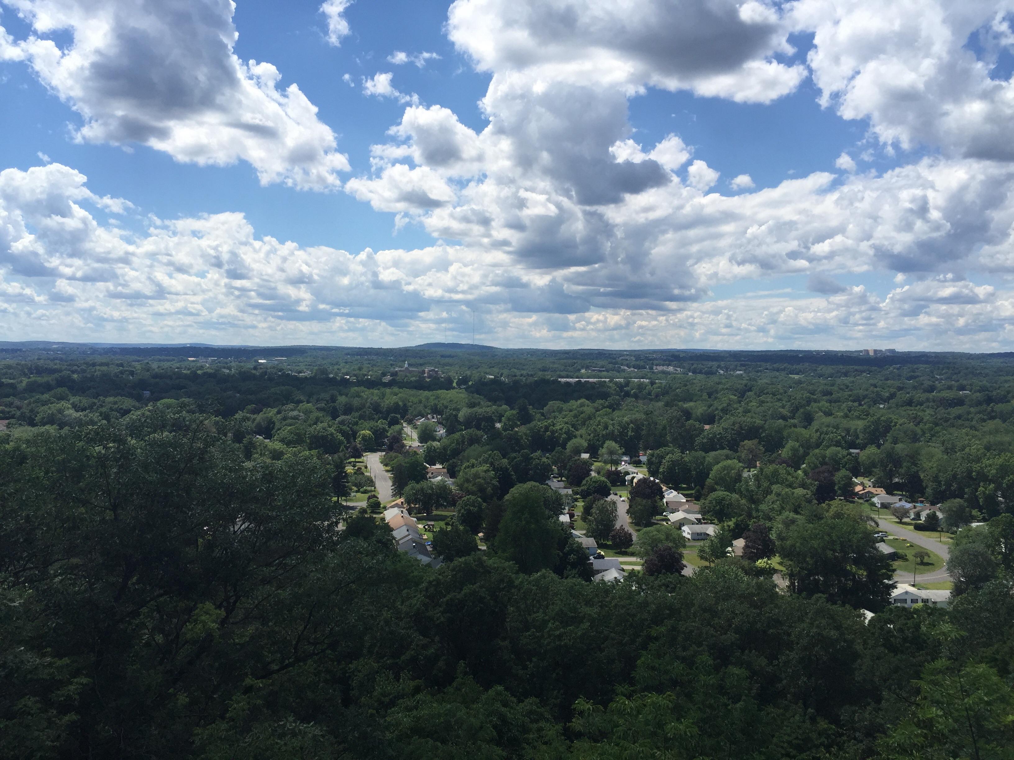 Taken at the peak of Cedar Mountain. Newington. r/Connecticut