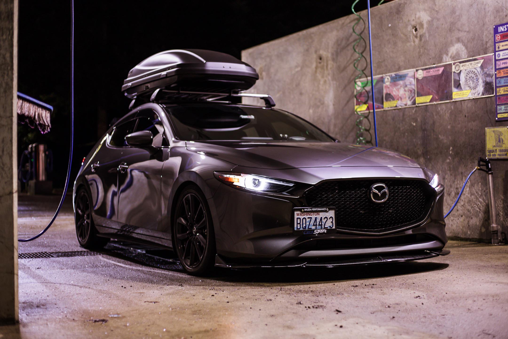 Got a roof box for some road trips and it does not look bad at all😍 r