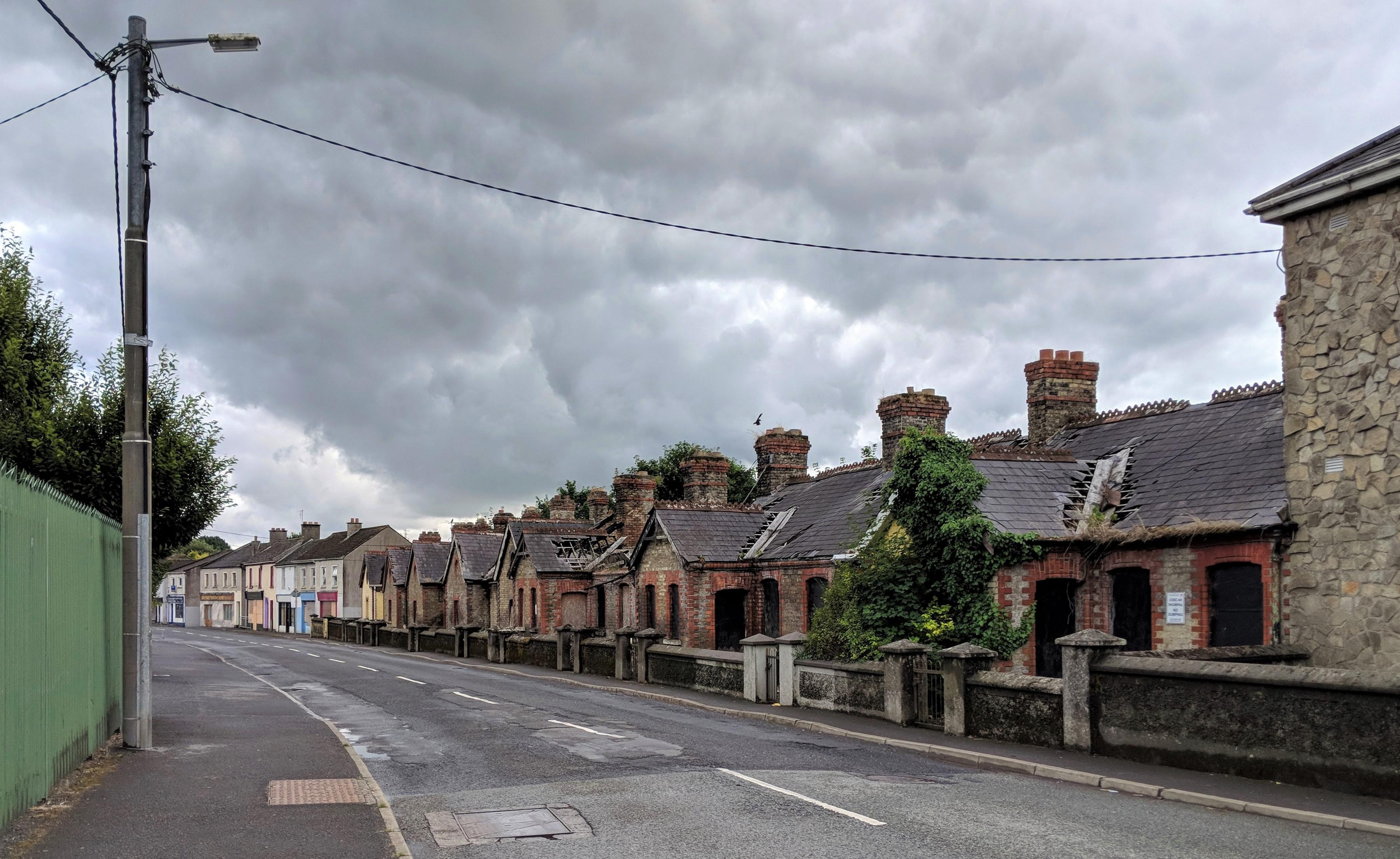 Found a mostly abandoned street in Kildare, Ireland [OC][3604x2210] r