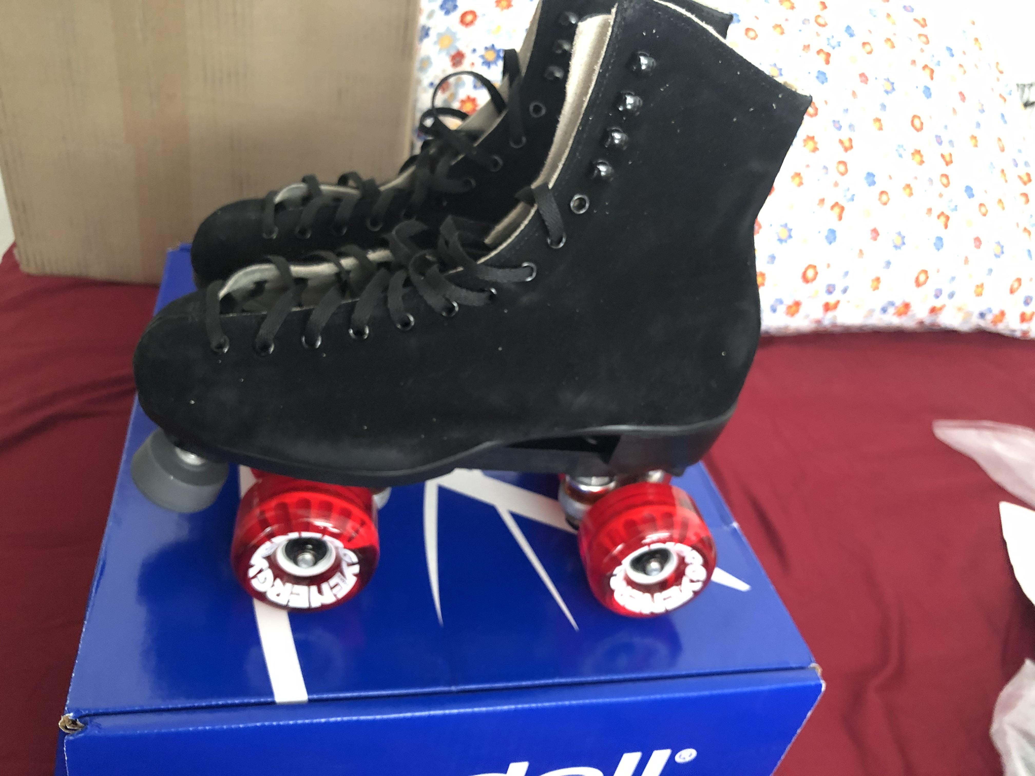 First pair of skates finally came in! r/Rollerskating