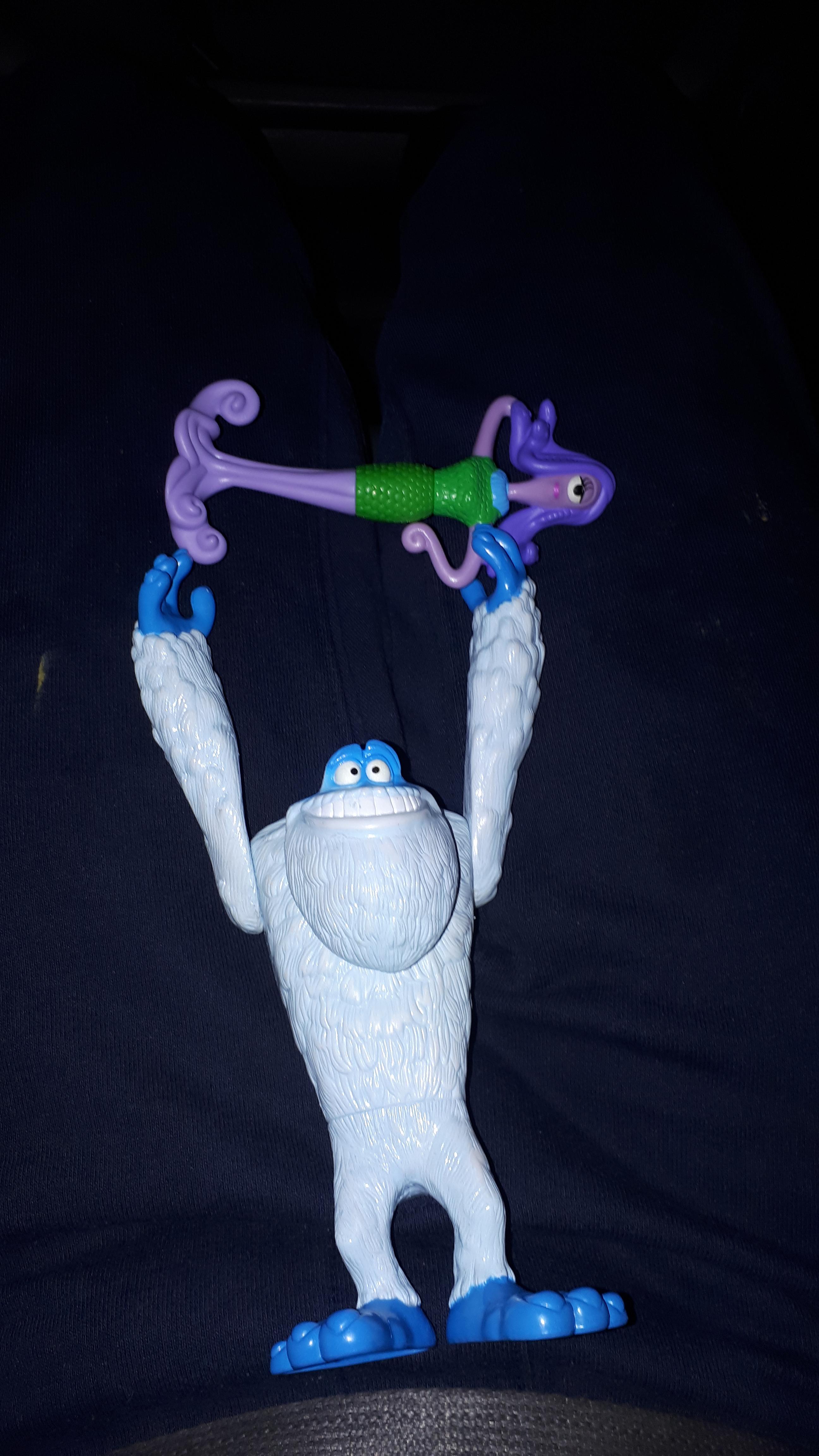 This guy holding up his girlfriend r/iamveryrandom