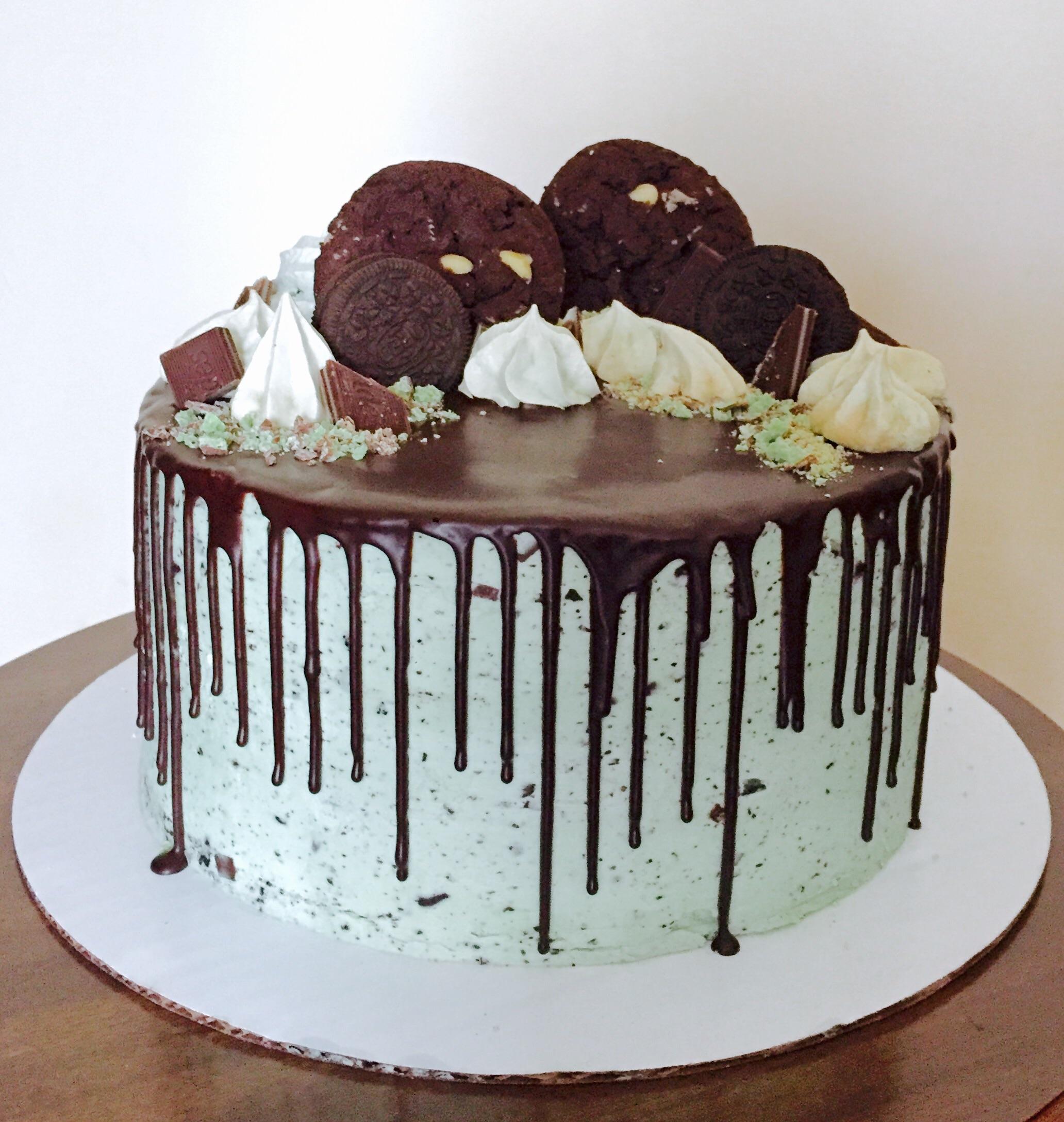 [Homemade] Mint Chocolate Chip Drip Cake with Homemade Vanilla Mint
