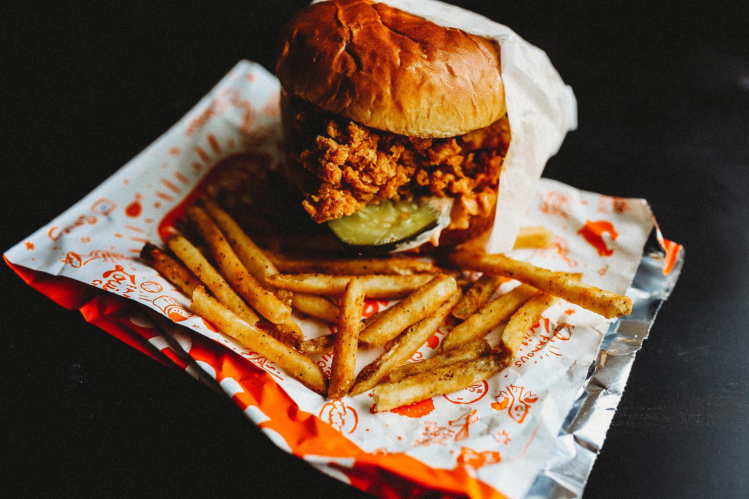 Popeyes spicy chicken sandwich. Extra pickles, extra sauce. 🤤 r/FoodPorn