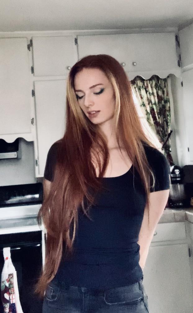 Christmas shopping today! Have a good one! r/RedheadedGoddesses