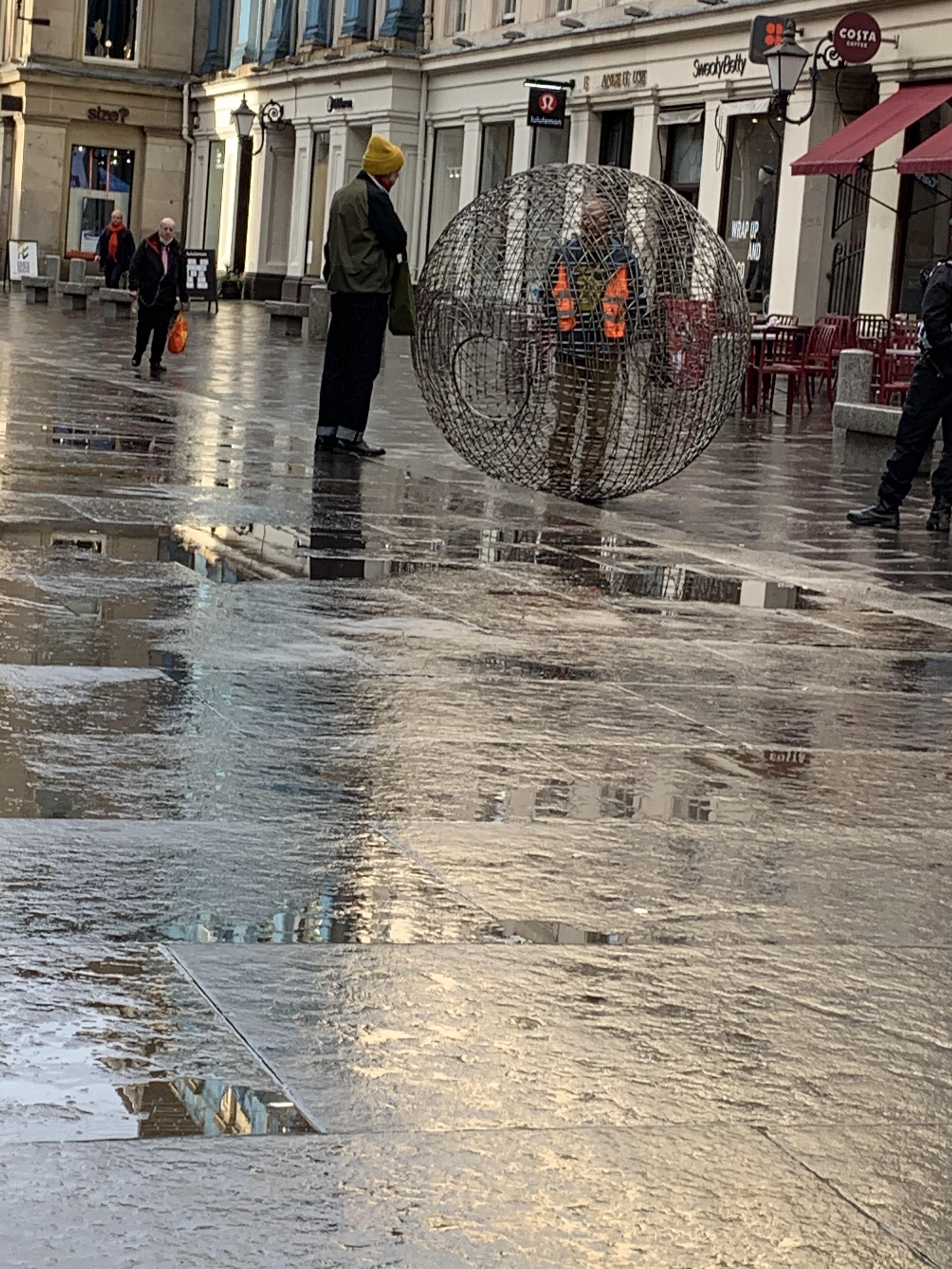 Interesting Halloween costume…? r/glasgow