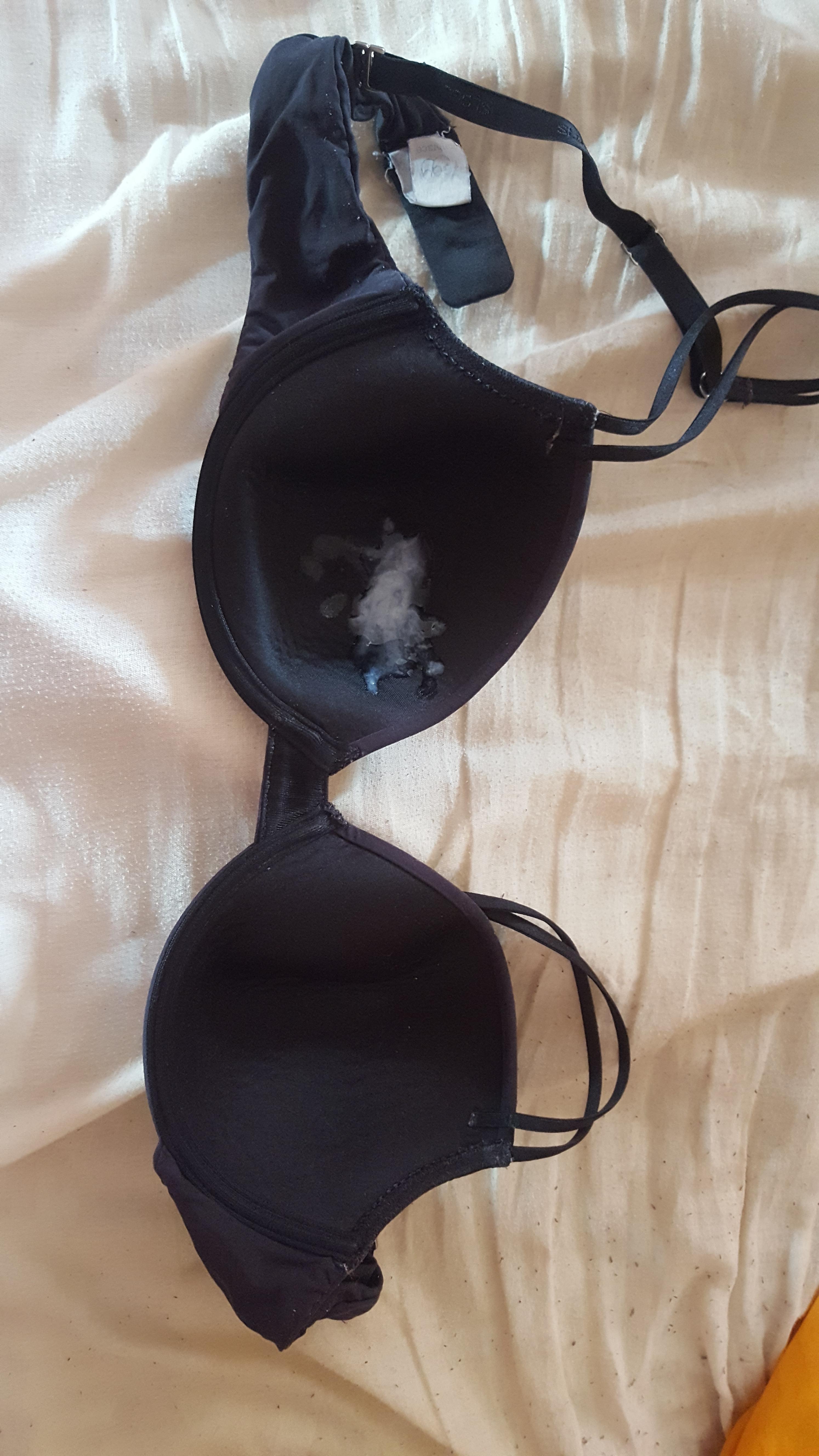 Gave my sisters bra some attention r/CumOnBras