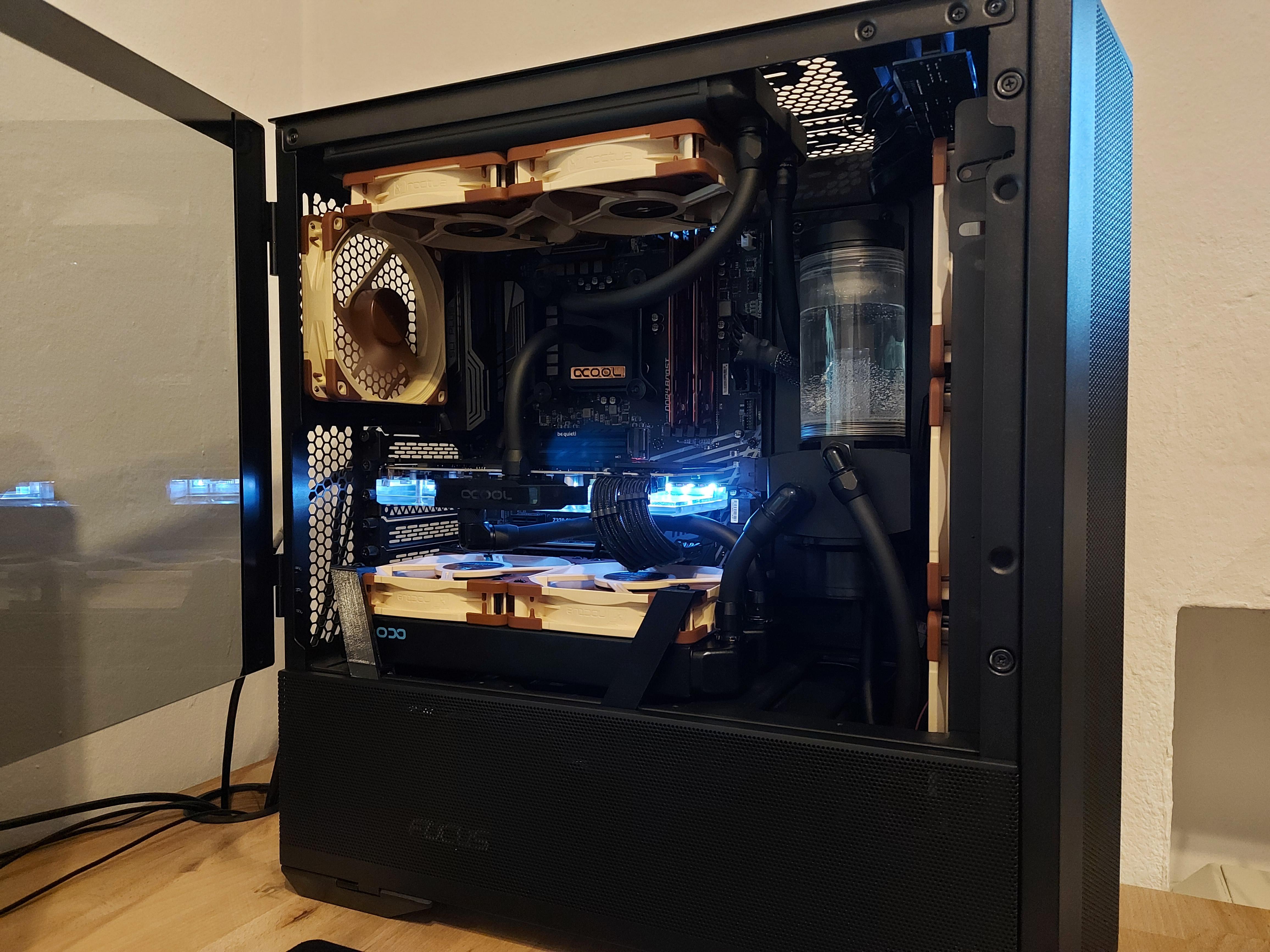 First loop. Triple radiators in the Lancool 2 Mesh. RTX 3080 + i78700k